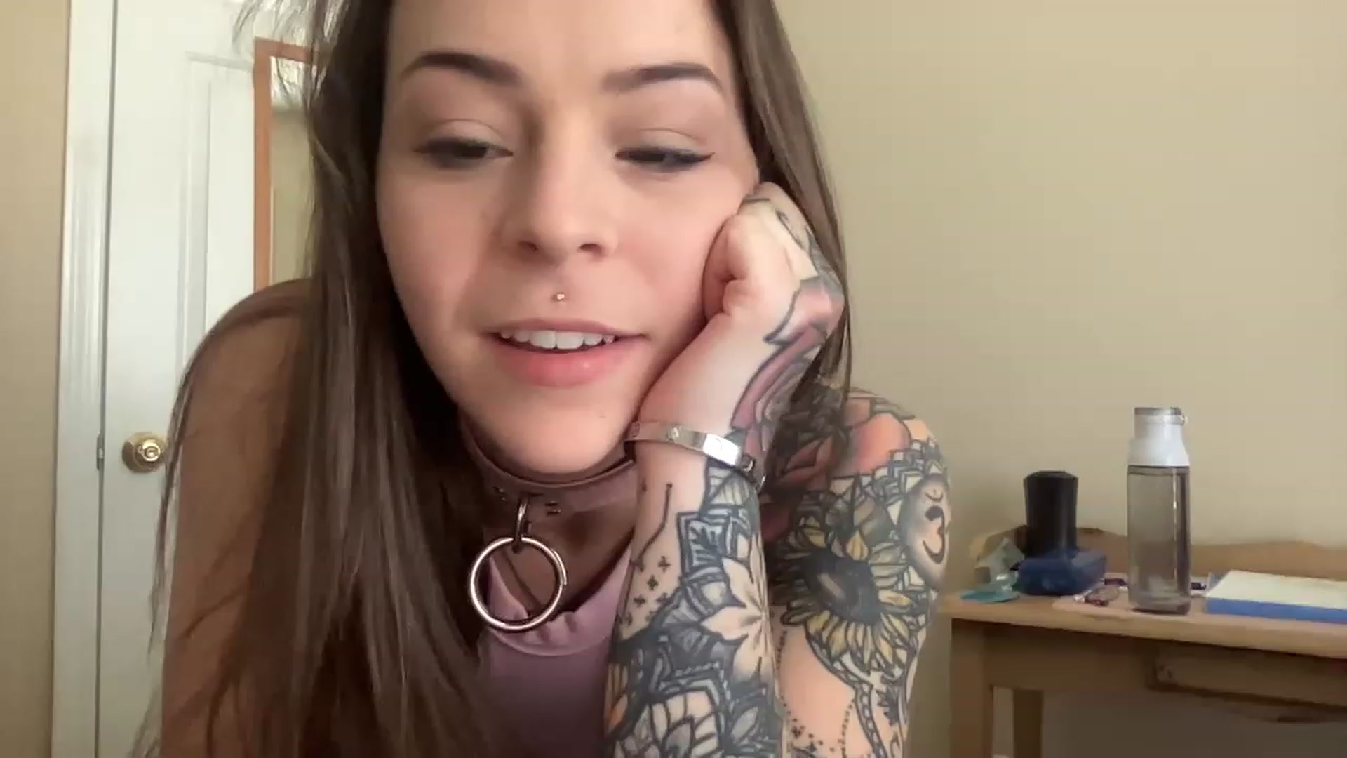 Gallery image thumbnail from Vixeyyy's myfreecams stream on, 04/10/2023, 13:29 image 7 of 20