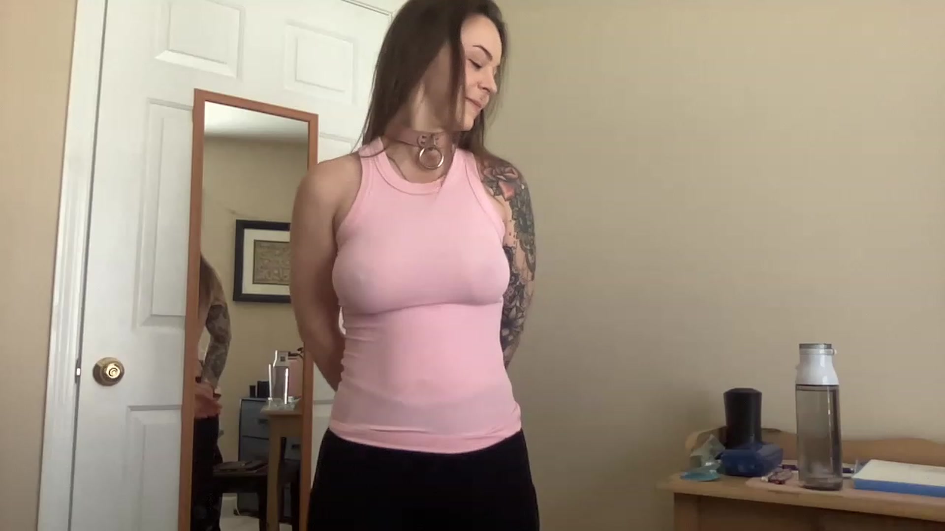 Gallery image thumbnail from Vixeyyy's myfreecams stream on, 04/10/2023, 13:29 image 2 of 20