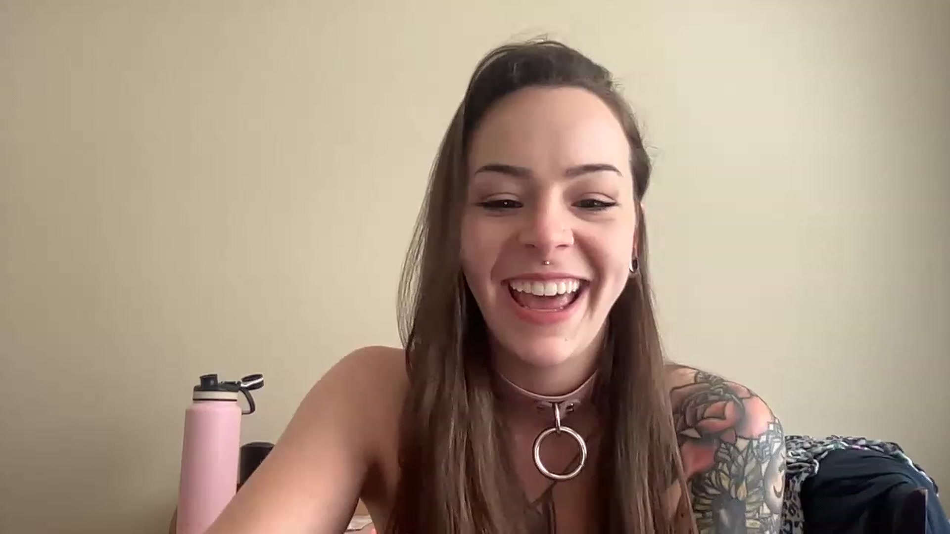 Gallery image thumbnail from Vixeyyy's myfreecams stream on, 04/14/2023, 17:53 image 12 of 20