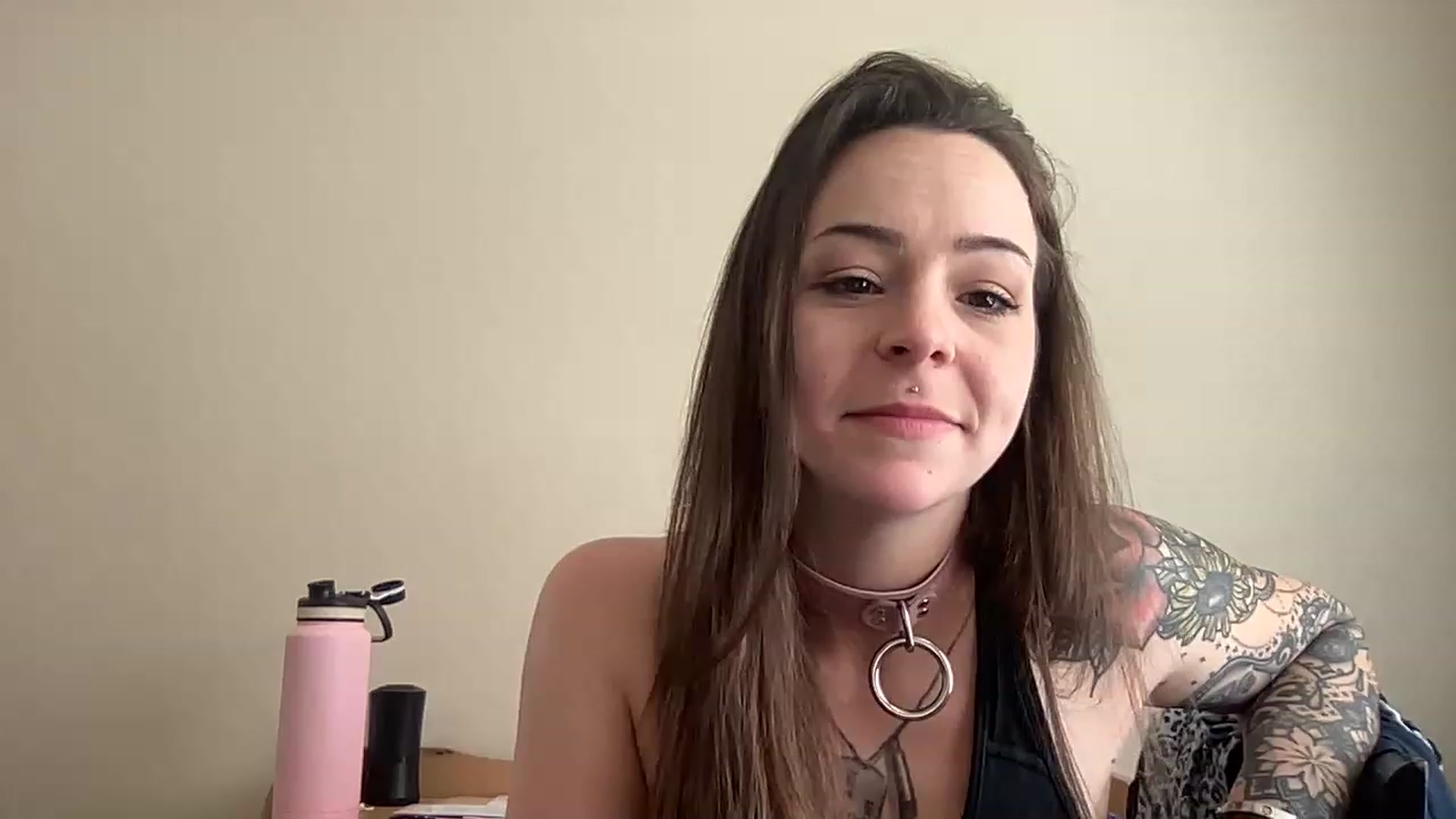Gallery image thumbnail from Vixeyyy's myfreecams stream on, 04/14/2023, 17:53 image 10 of 20