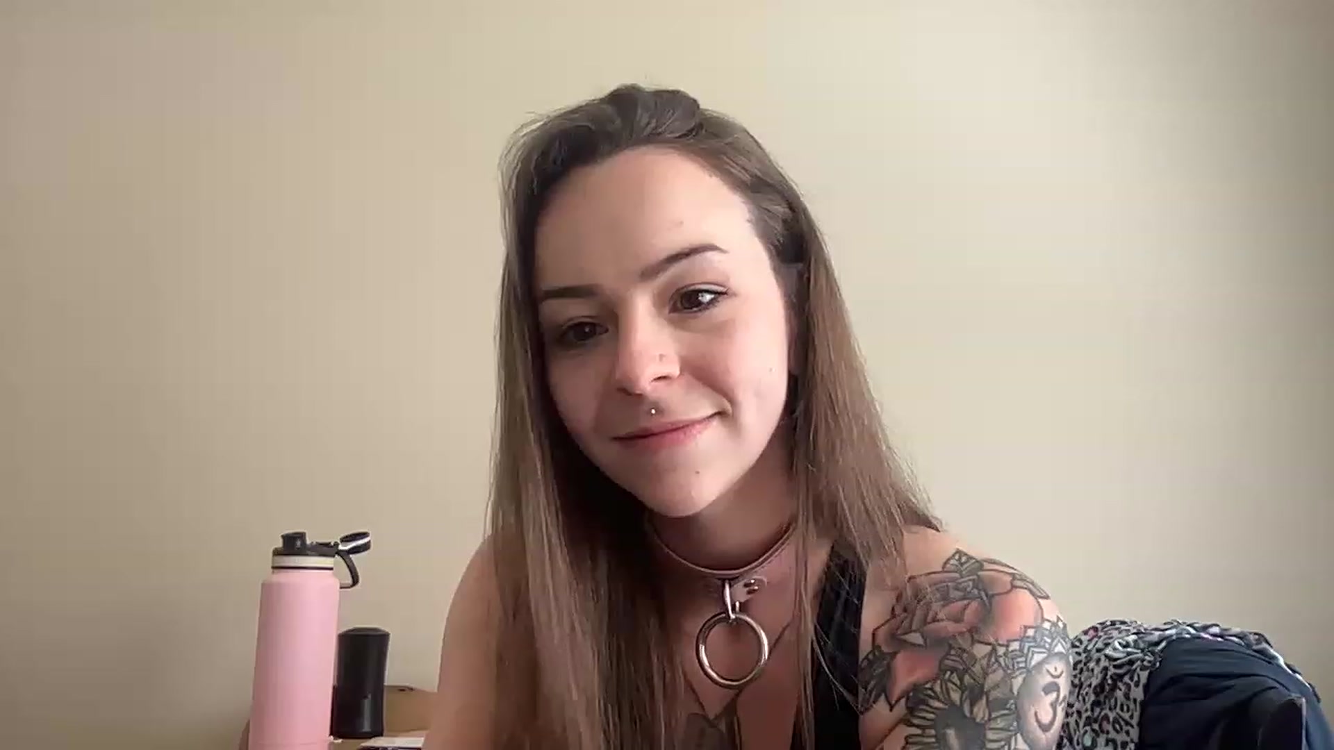 Gallery image thumbnail from Vixeyyy's myfreecams stream on, 04/14/2023, 17:53 image 4 of 20