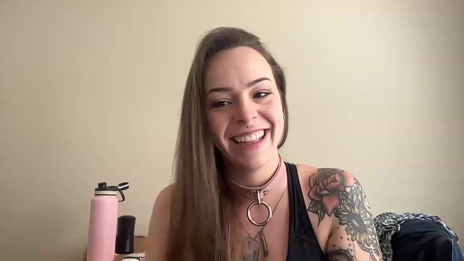 Gallery image thumbnail from Vixeyyy's myfreecams stream on, 04/14/2023, 17:53 image 15 of 20