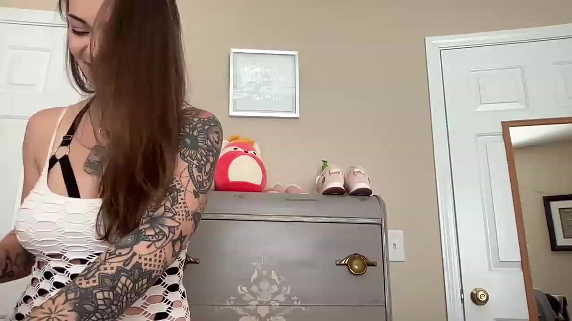 Gallery image thumbnail from Vixeyyy's myfreecams stream on, 04/28/2023, 15:45 image 7 of 20