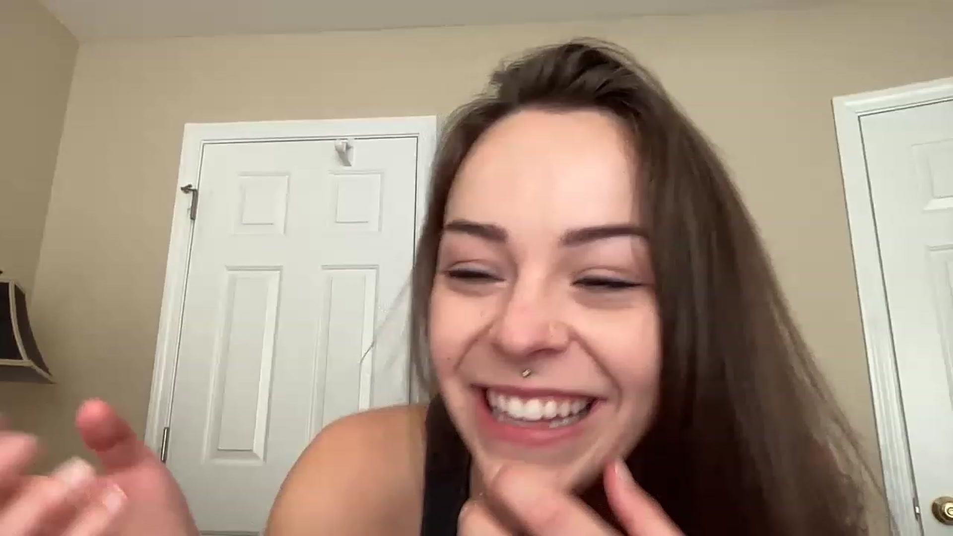 Gallery image thumbnail from Vixeyyy's myfreecams stream on, 04/28/2023, 17:25 image 6 of 20