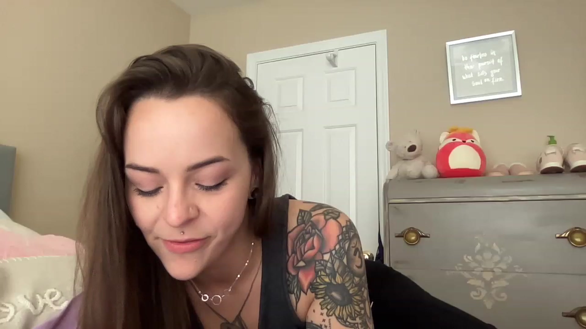 Gallery image thumbnail from Vixeyyy's myfreecams stream on, 04/28/2023, 17:25 image 19 of 20