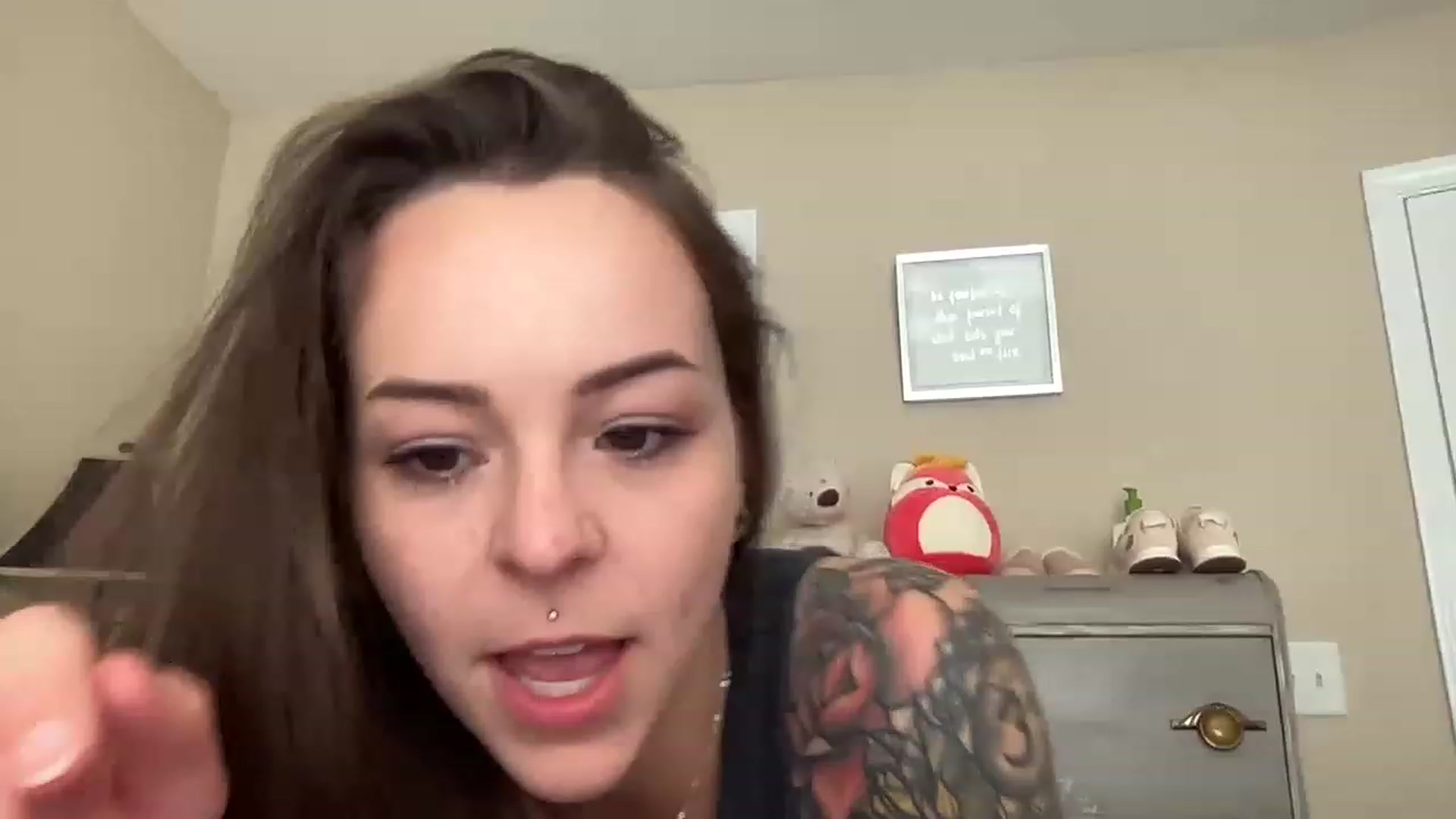 Gallery image thumbnail from Vixeyyy's myfreecams stream on, 04/28/2023, 17:25 image 11 of 20
