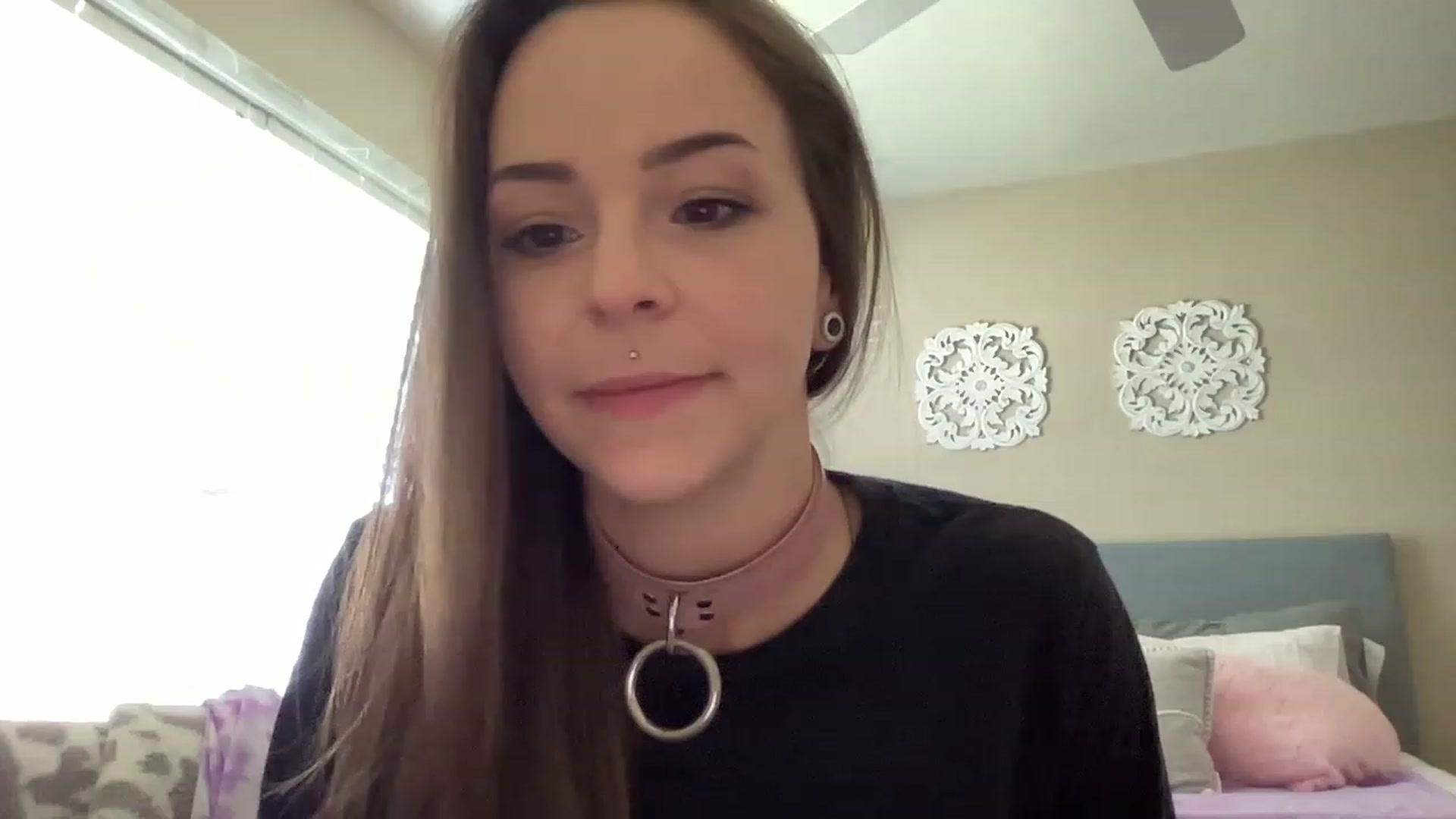 Gallery image thumbnail from Vixeyyy's myfreecams stream on, 05/01/2023, 14:09 image 2 of 20