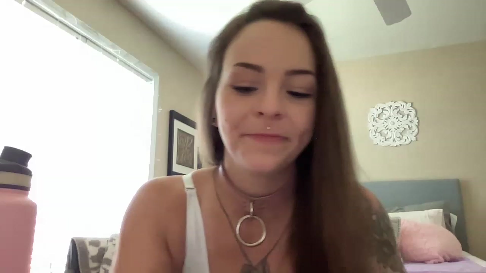 Gallery image thumbnail from Vixeyyy's myfreecams stream on, 05/01/2023, 14:09 image 14 of 20