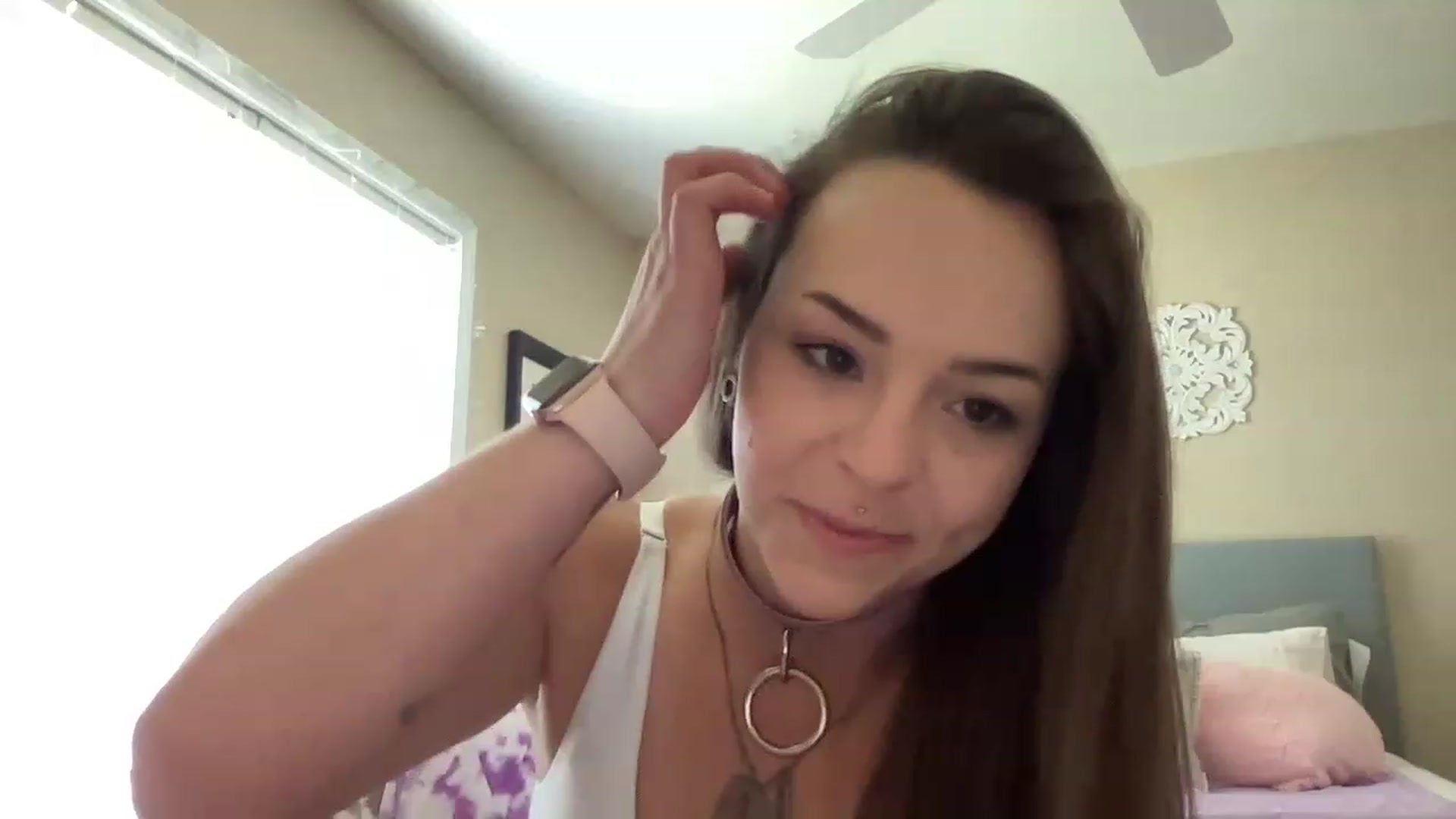 Gallery image thumbnail from Vixeyyy's myfreecams stream on, 05/01/2023, 14:09 image 12 of 20