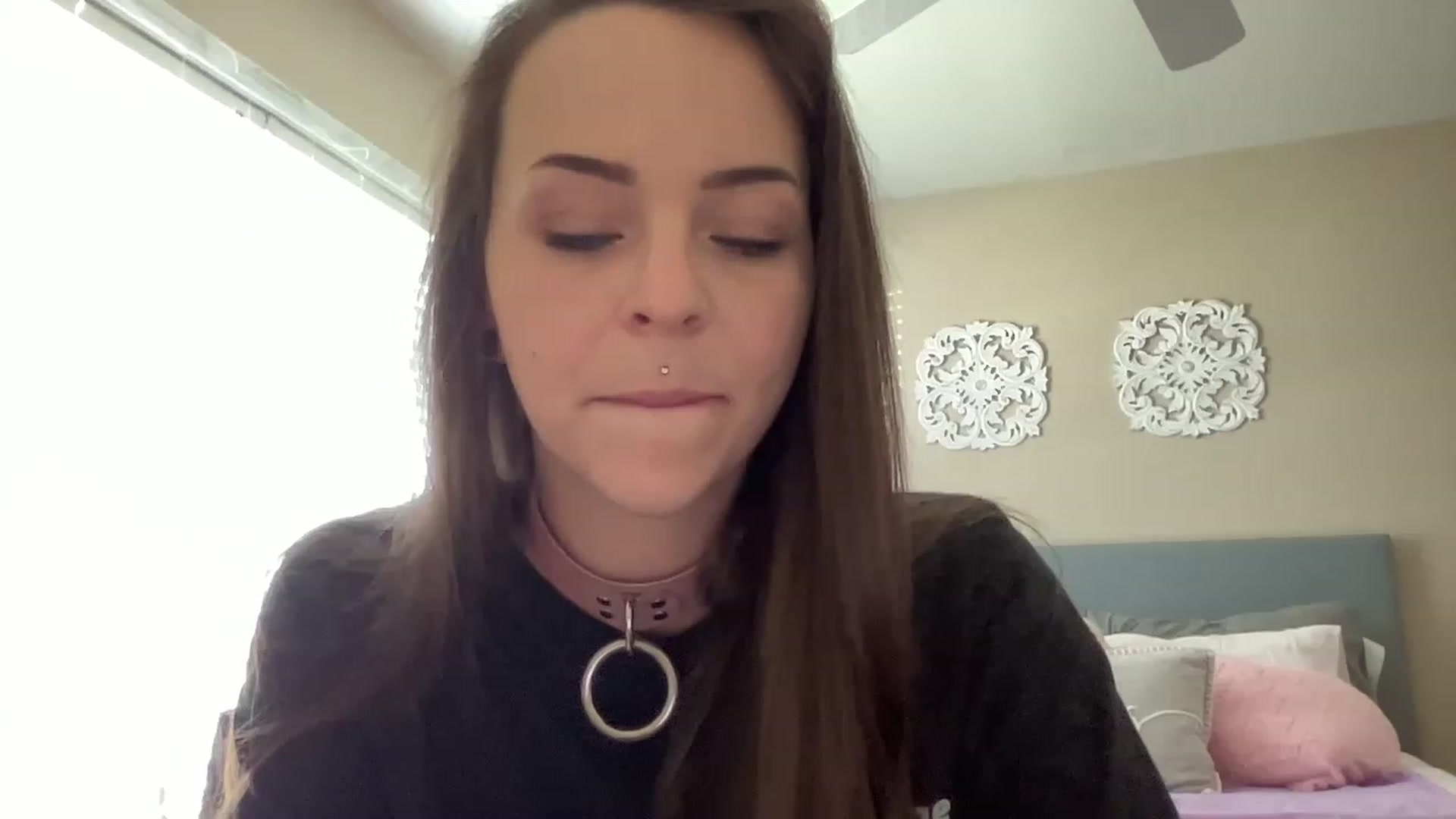Gallery image thumbnail from Vixeyyy's myfreecams stream on, 05/01/2023, 14:09 image 7 of 20