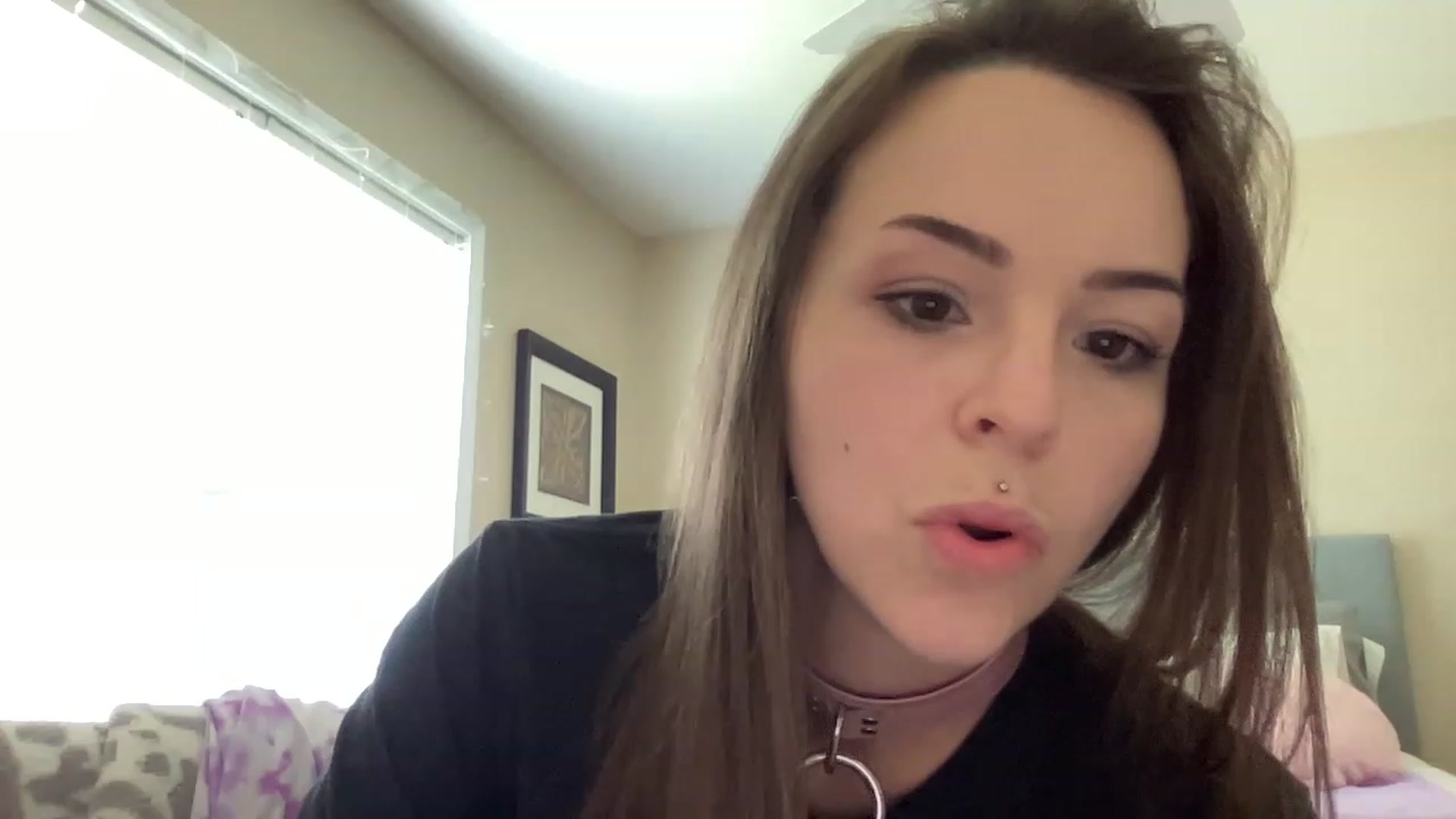 Gallery image thumbnail from Vixeyyy's myfreecams stream on, 05/01/2023, 14:09 image 3 of 20