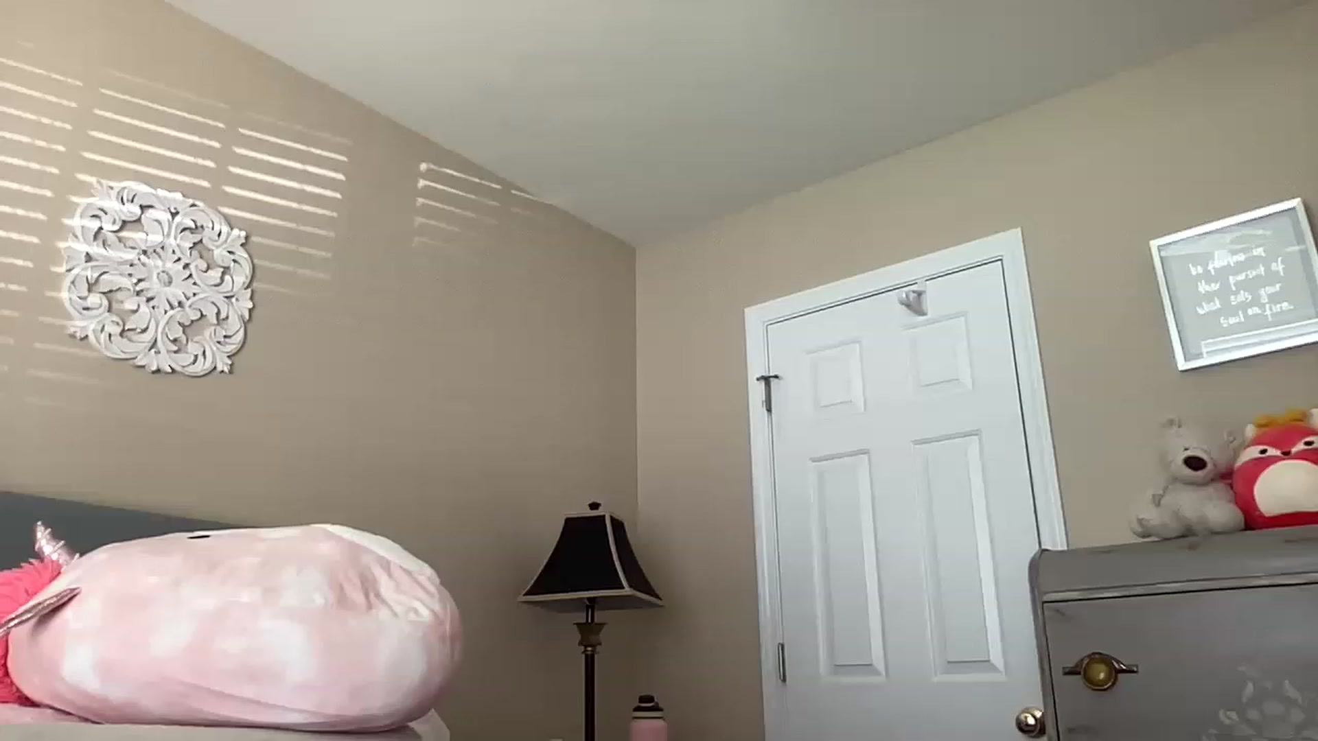 Gallery image thumbnail from Vixeyyy's myfreecams stream on, 05/05/2023, 15:21 image 19 of 20