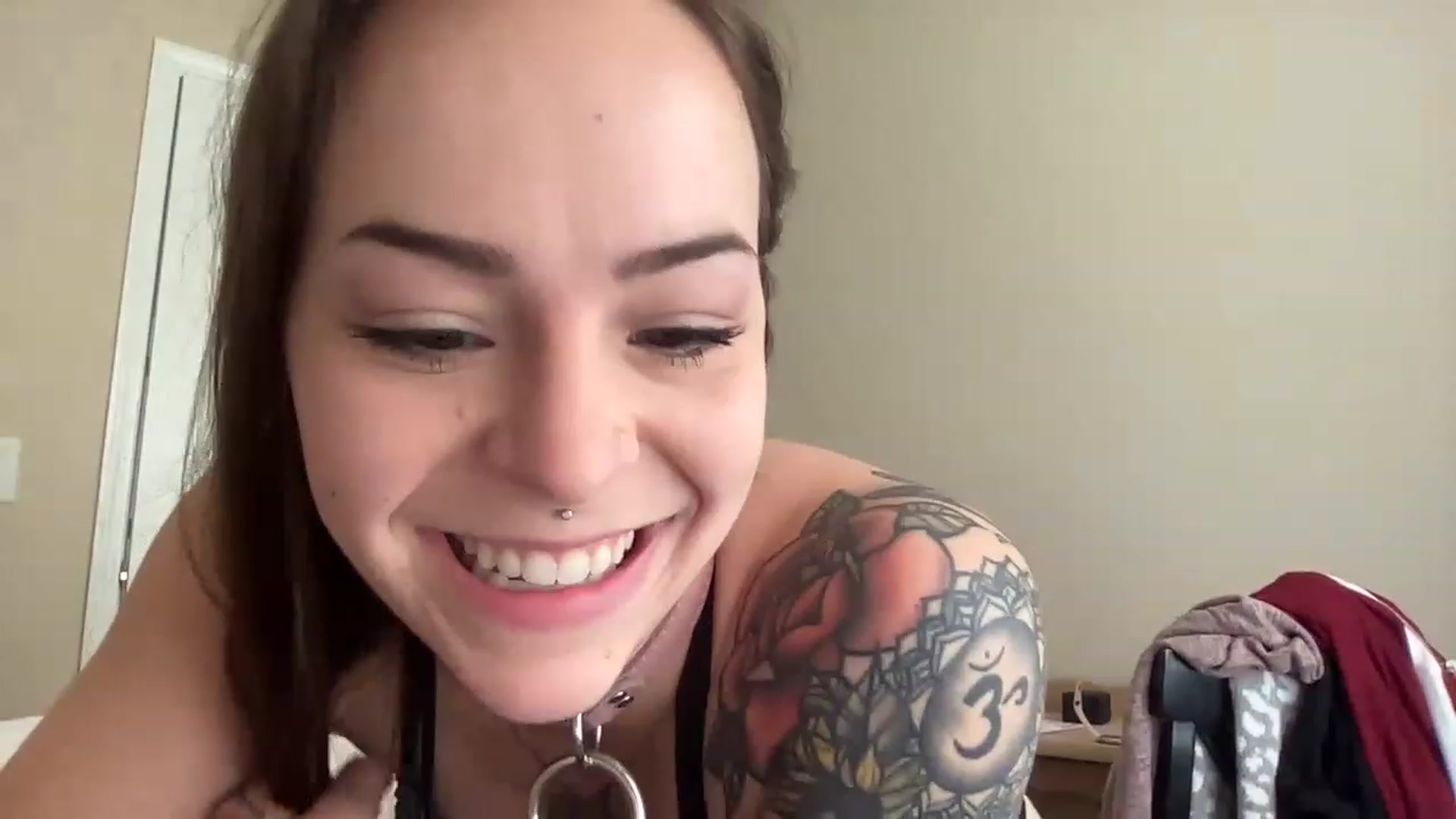 Gallery image thumbnail from Vixeyyy's myfreecams stream on, 05/08/2023, 15:08 image 3 of 20