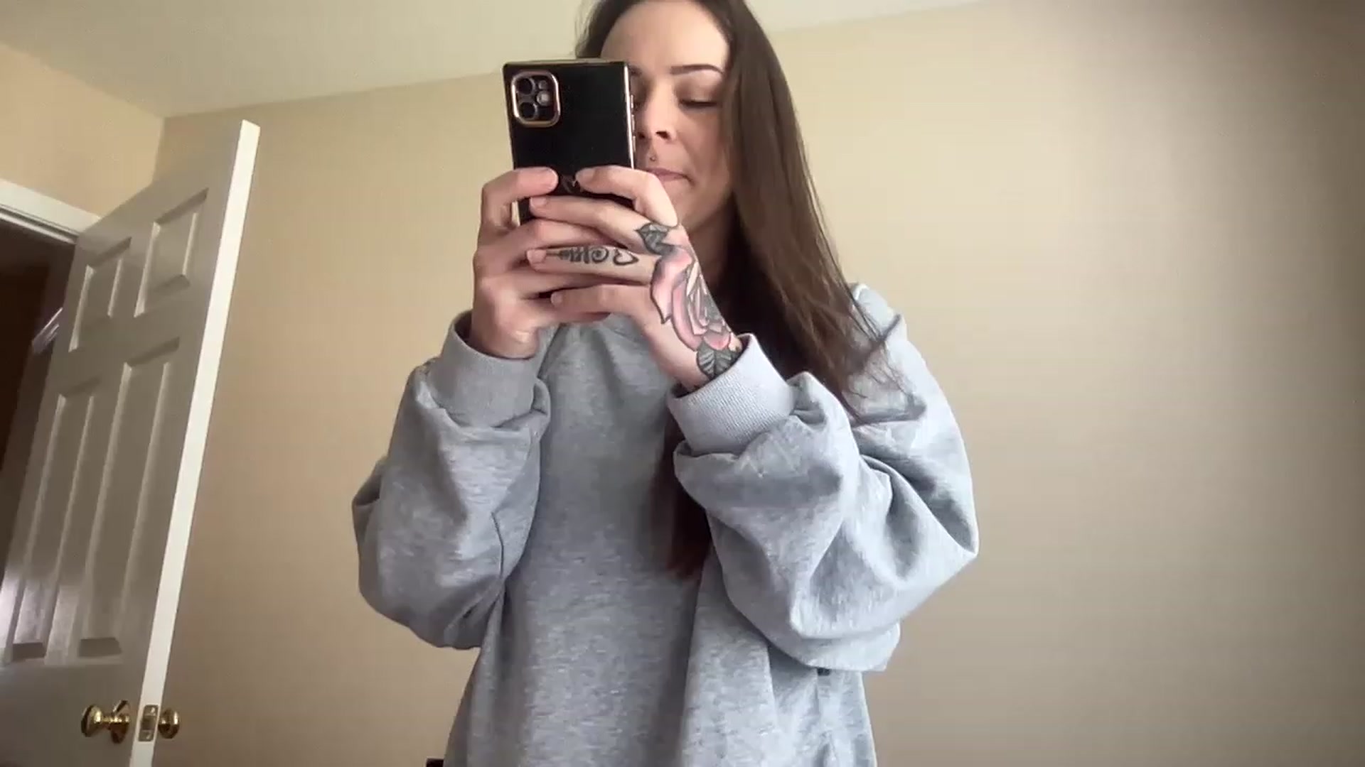 Gallery image thumbnail from Vixeyyy's myfreecams stream on, 05/21/2023, 13:47 image 2 of 20
