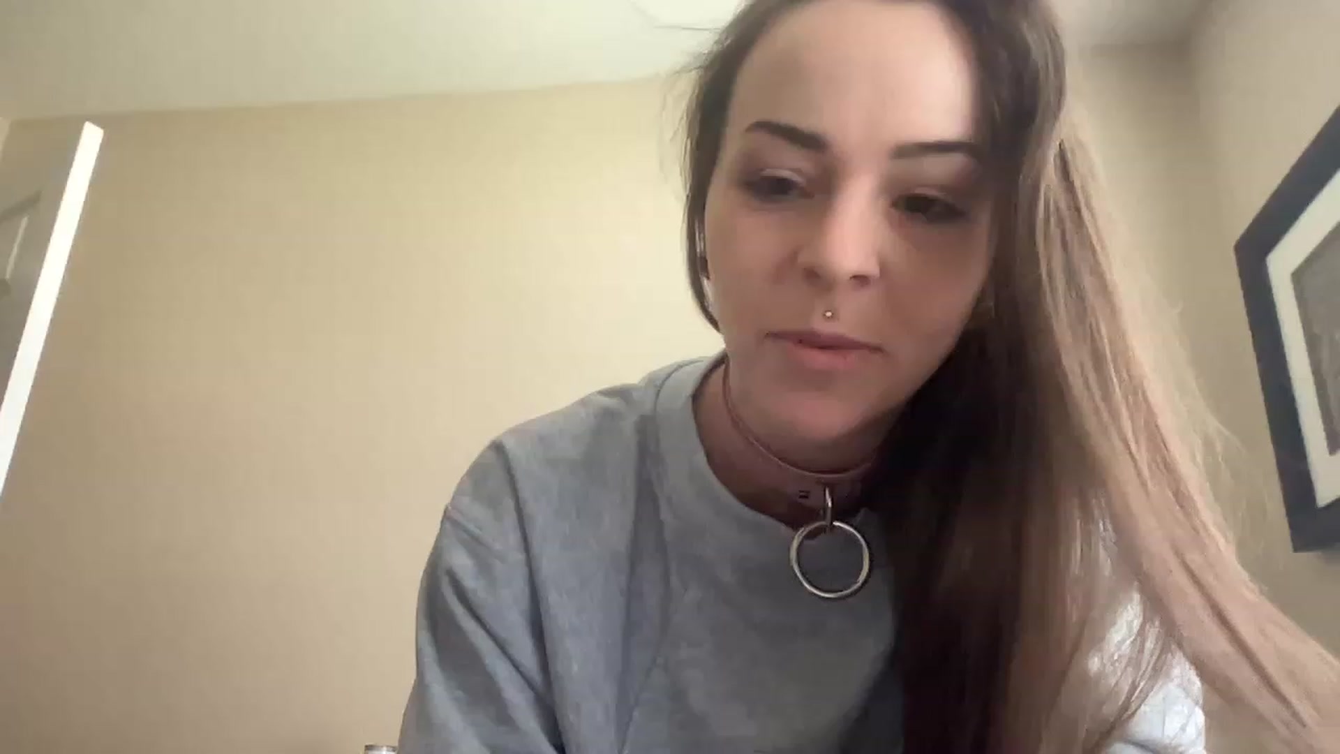 Gallery image thumbnail from Vixeyyy's myfreecams stream on, 05/21/2023, 13:47 image 8 of 20