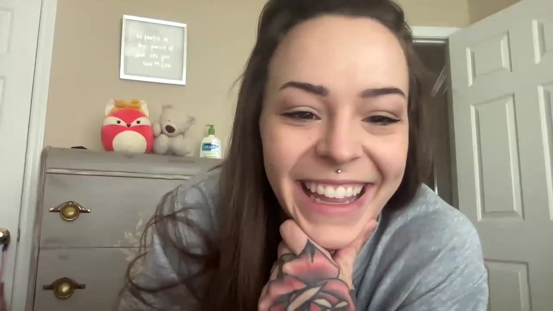 Gallery image thumbnail from Vixeyyy's myfreecams stream on, 05/21/2023, 13:47 image 9 of 20