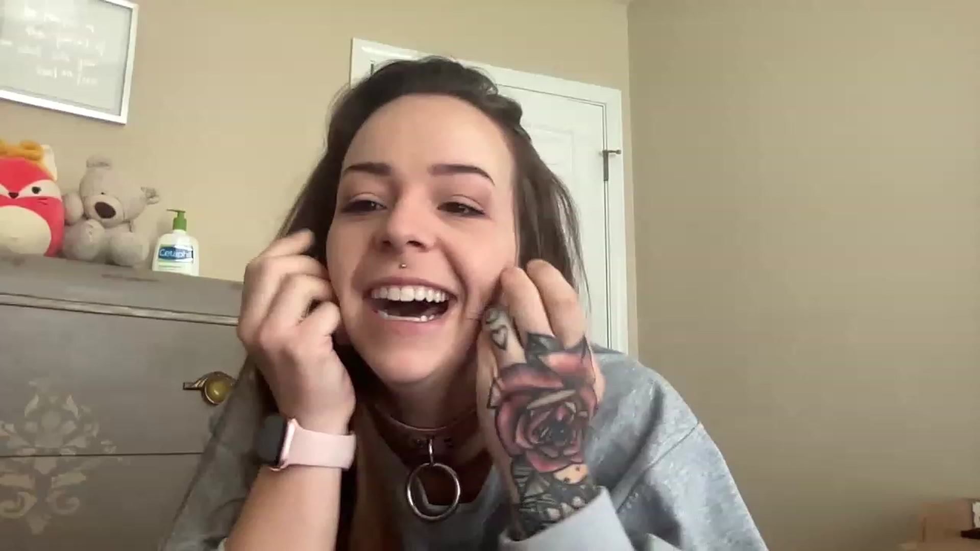 Gallery image thumbnail from Vixeyyy's myfreecams stream on, 05/21/2023, 13:47 image 13 of 20
