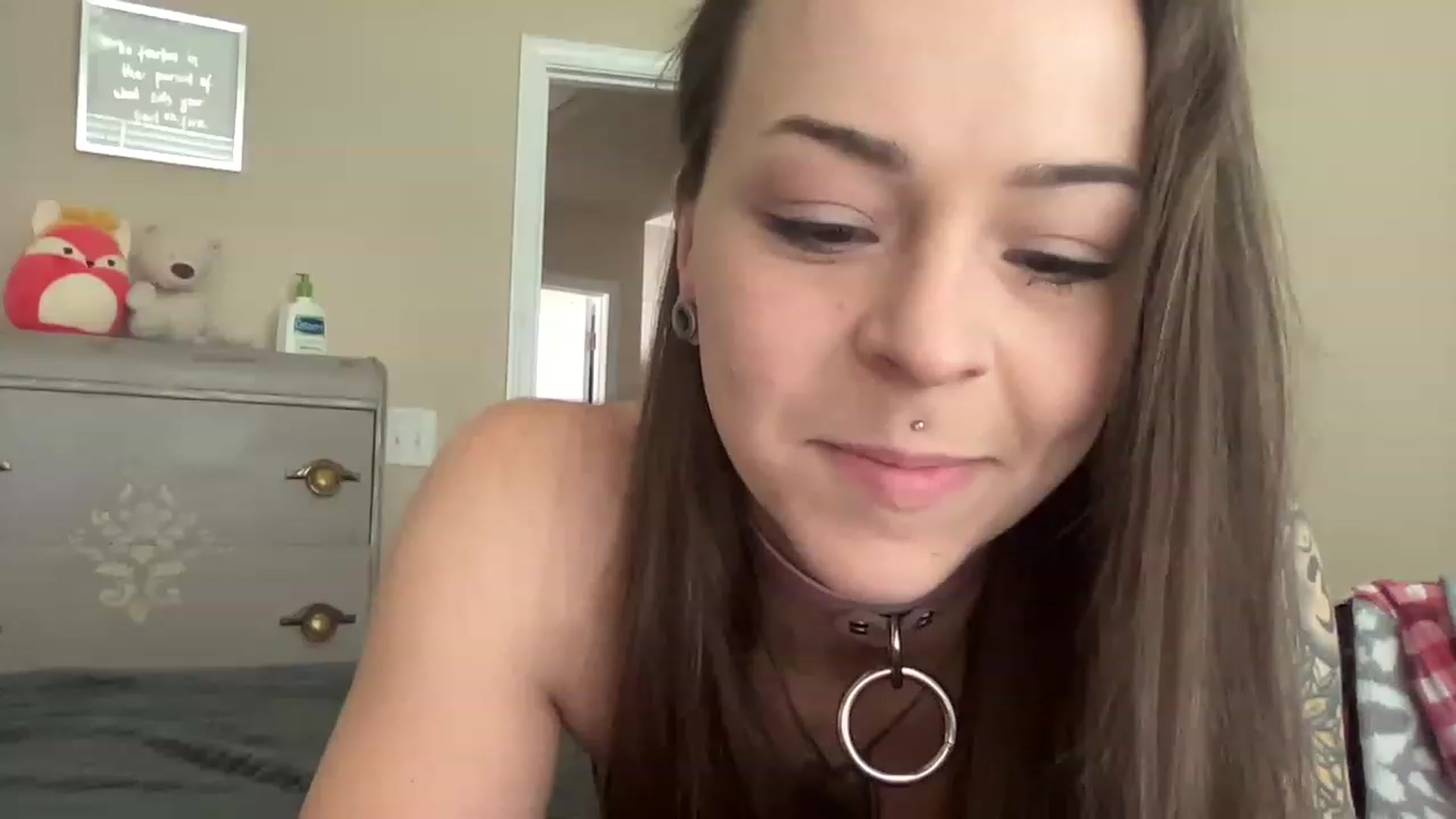 Gallery image thumbnail from Vixeyyy's myfreecams stream on, 05/24/2023, 13:55 image 1 of 20