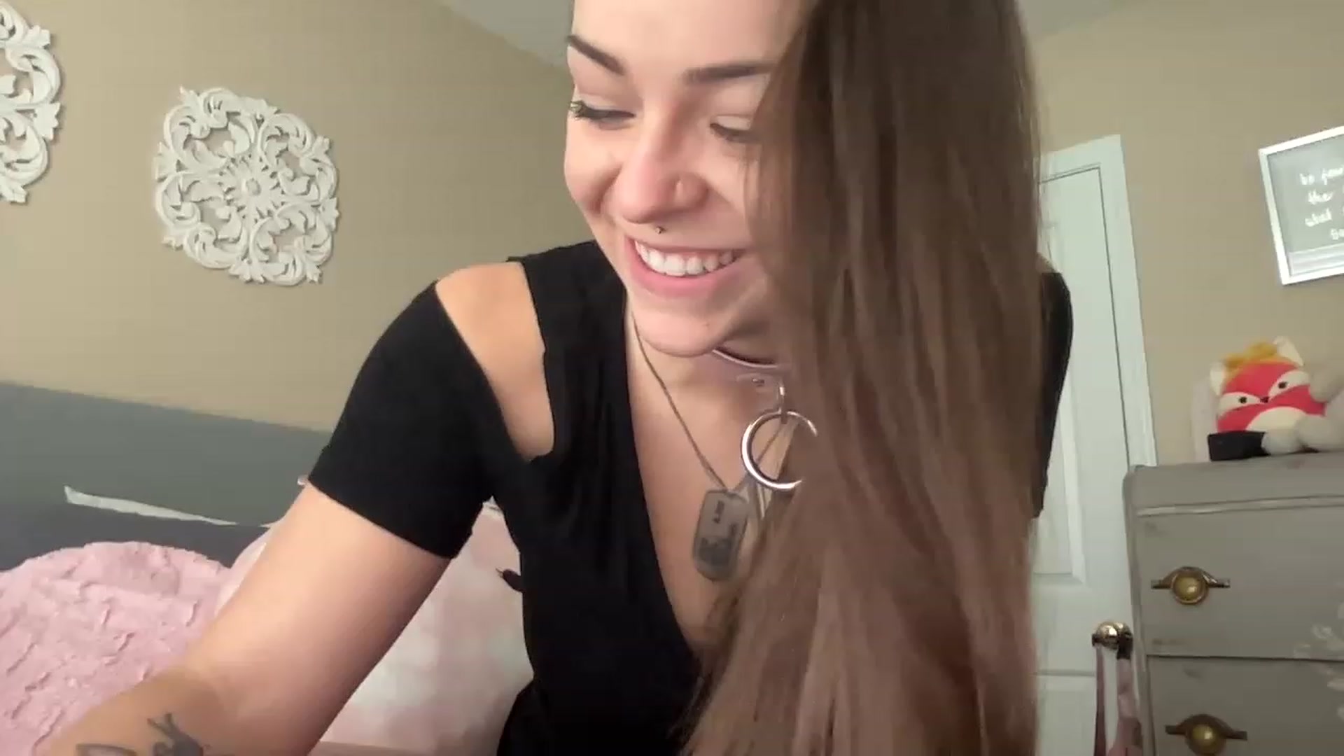 Gallery image thumbnail from Vixeyyy's myfreecams stream on, 05/31/2023, 14:17 image 9 of 20