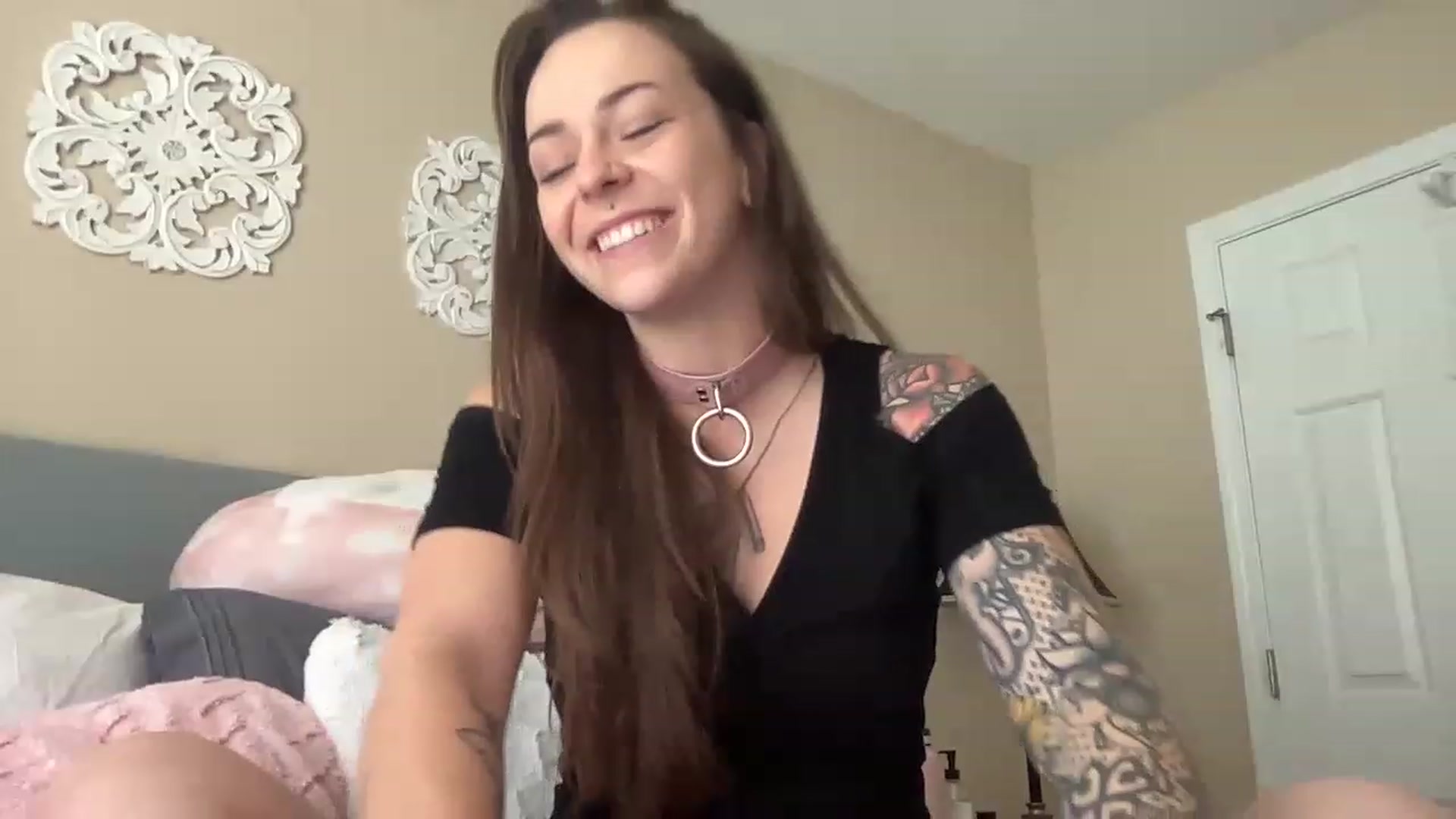 Gallery image thumbnail from Vixeyyy's myfreecams stream on, 05/31/2023, 18:07 image 3 of 20