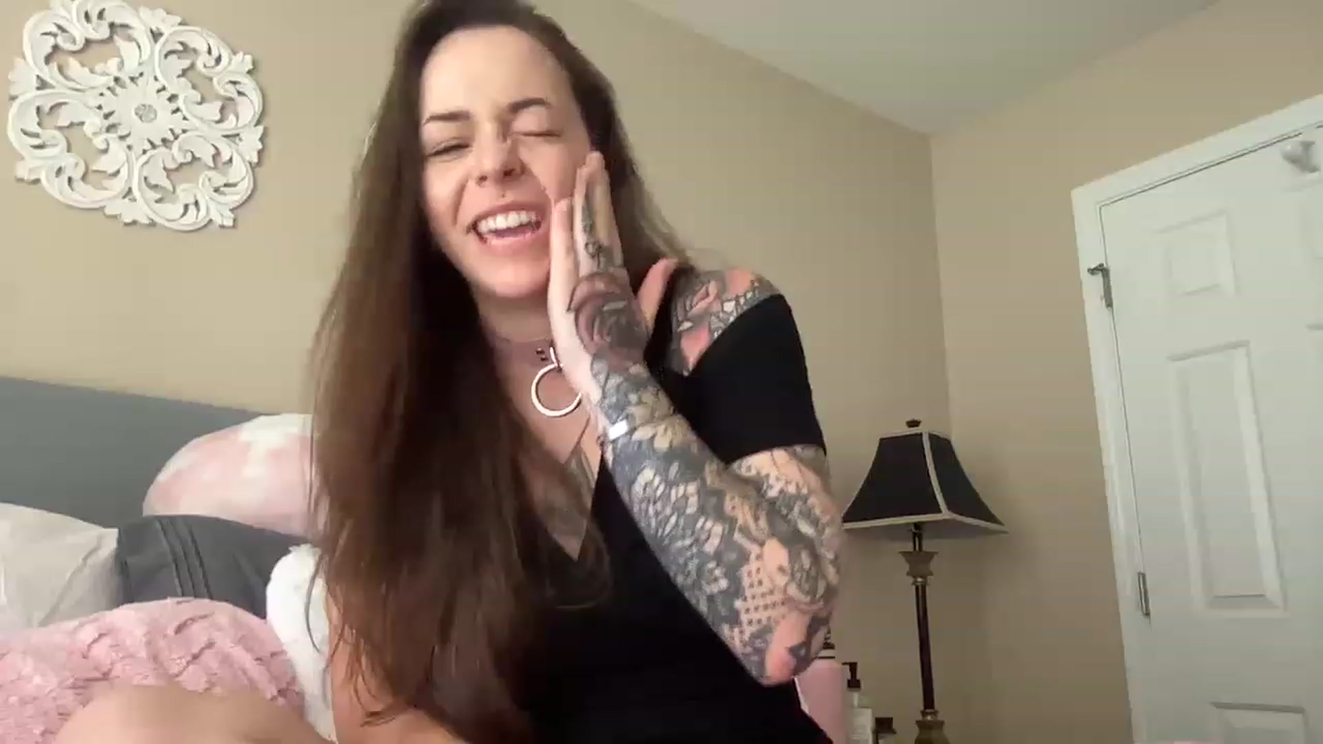 Gallery image thumbnail from Vixeyyy's myfreecams stream on, 05/31/2023, 18:07 image 10 of 20