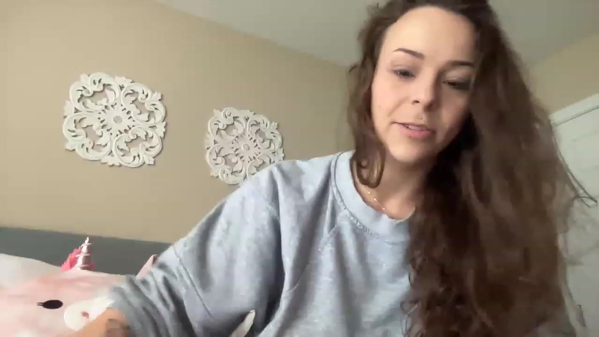 Gallery image thumbnail from Vixeyyy's myfreecams stream on, 06/07/2023, 15:23 image 15 of 20