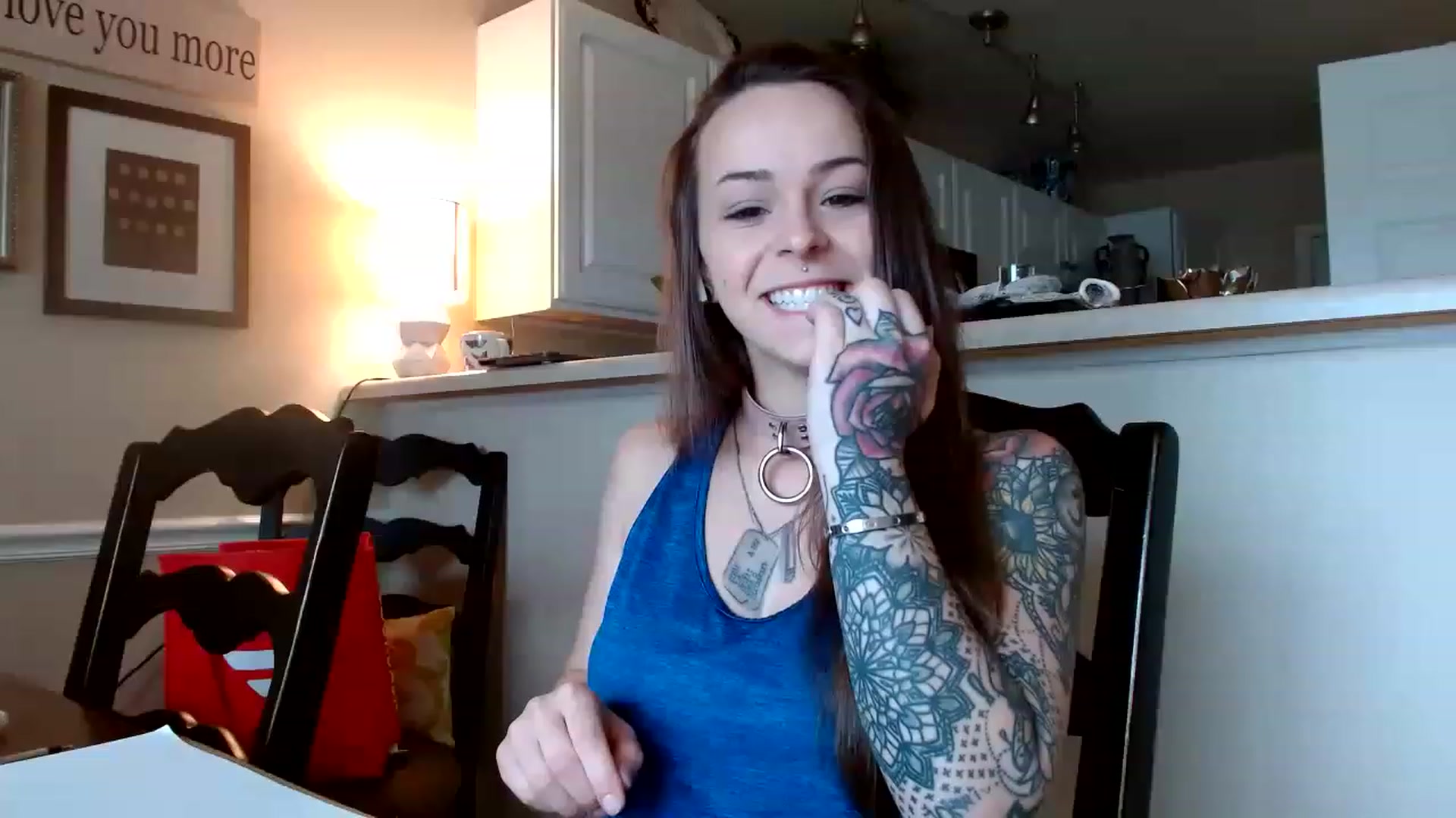 Gallery image thumbnail from Vixeyyy's myfreecams stream on, 06/07/2023, 18:12 image 1 of 20