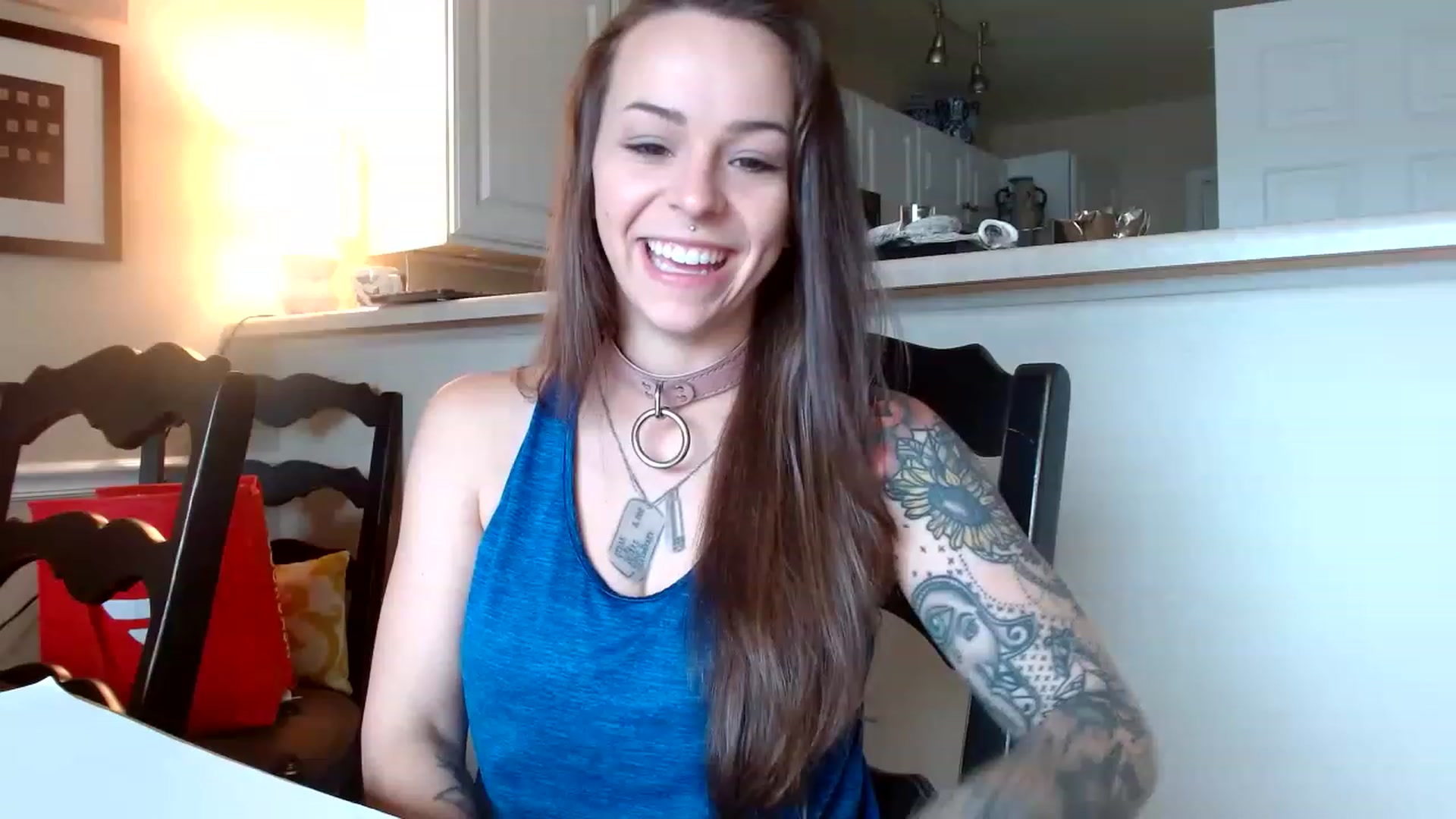Gallery image thumbnail from Vixeyyy's myfreecams stream on, 06/07/2023, 18:12 image 2 of 20