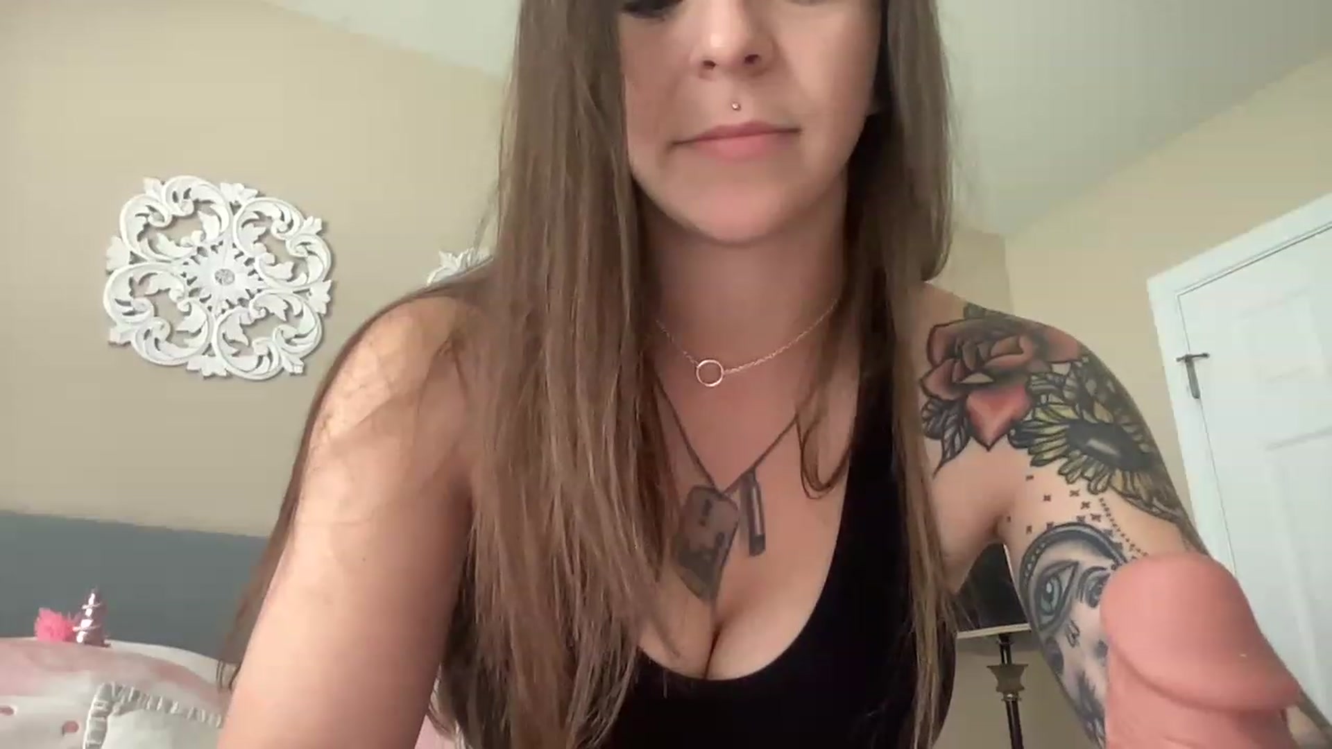 Gallery image thumbnail from Vixeyyy's myfreecams stream on, 06/14/2023, 14:40 image 20 of 20