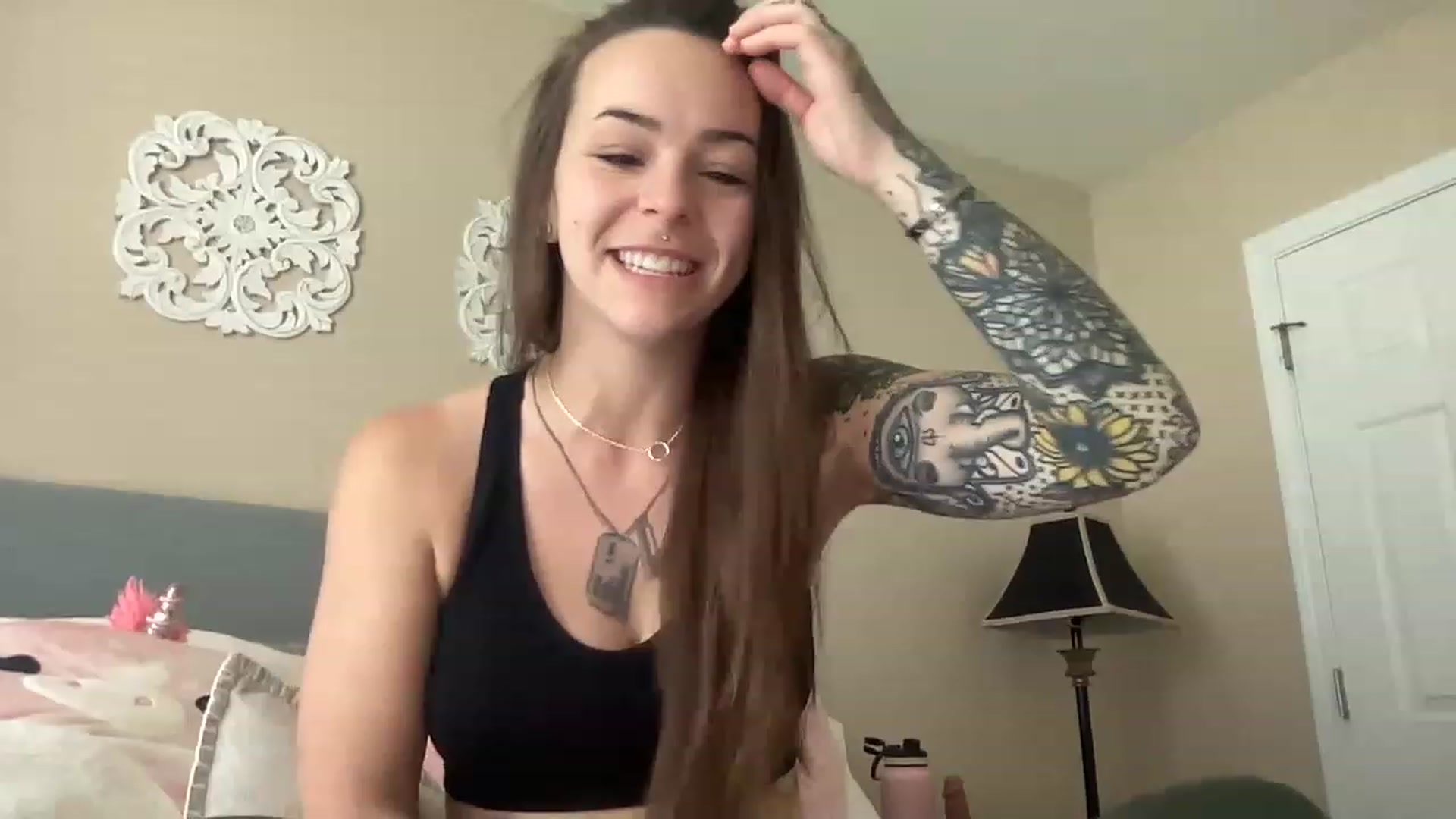 Gallery image thumbnail from Vixeyyy's myfreecams stream on, 06/14/2023, 14:40 image 1 of 20