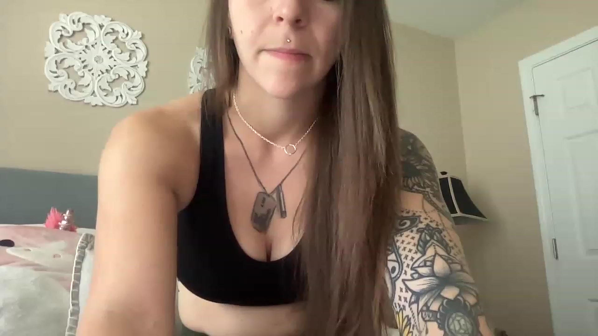 Gallery image thumbnail from Vixeyyy's myfreecams stream on, 06/14/2023, 14:40 image 3 of 20