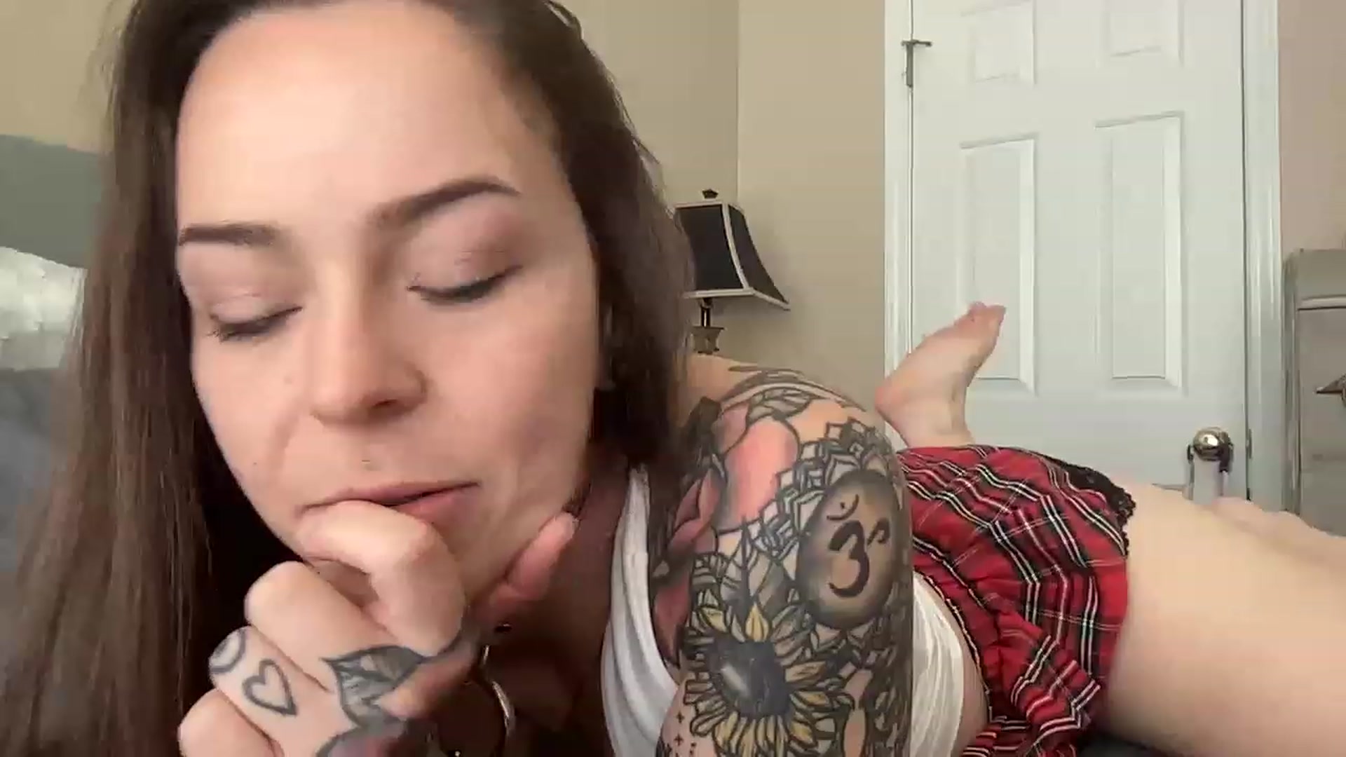 Gallery image thumbnail from Vixeyyy's myfreecams stream on, 06/15/2023, 18:11 image 10 of 20
