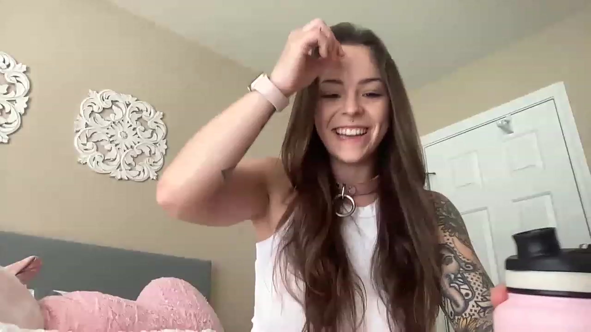 Gallery image thumbnail from Vixeyyy's myfreecams stream on, 06/16/2023, 18:46 image 4 of 20