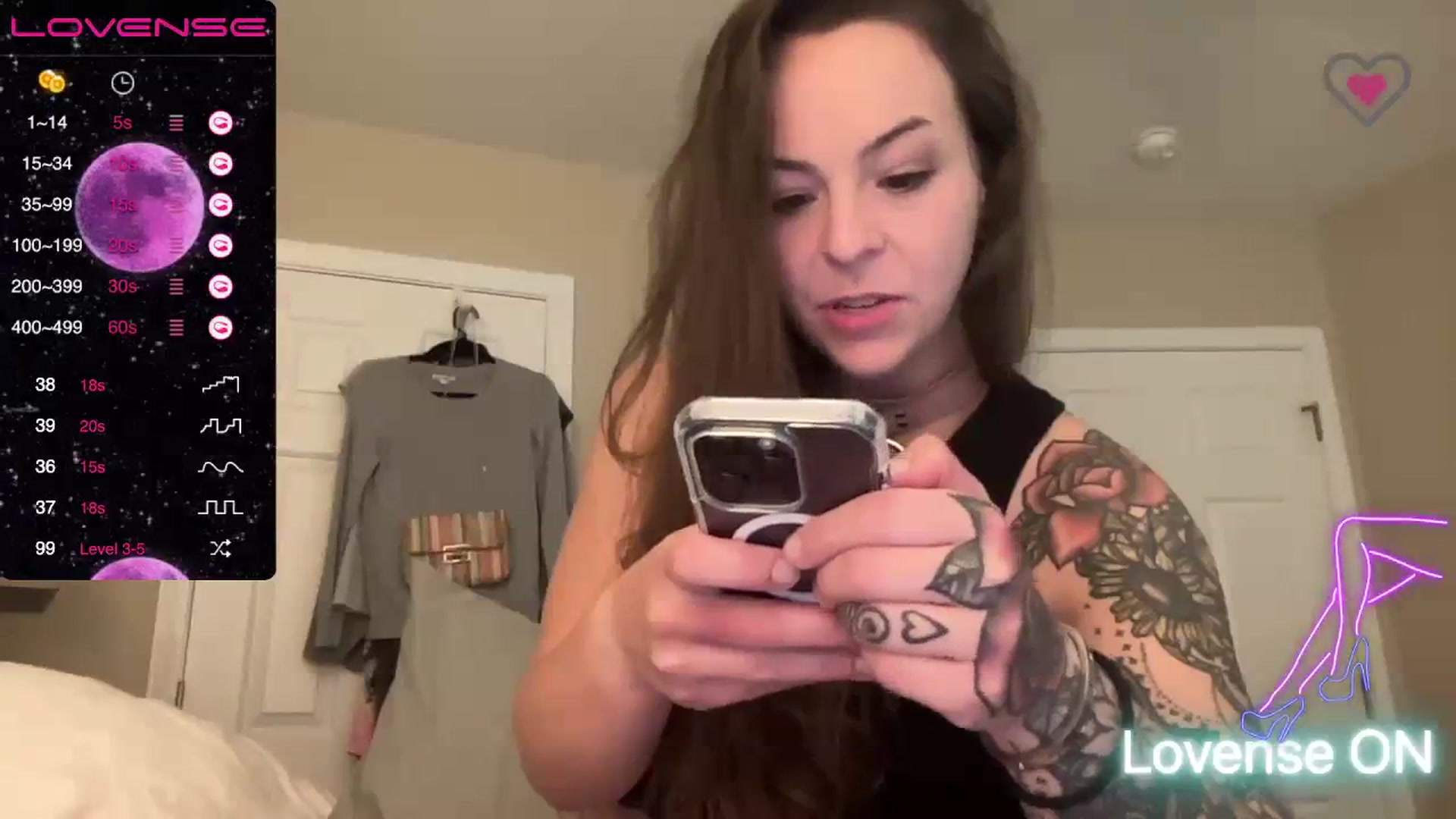Gallery image thumbnail from Vixeyyy's myfreecams stream on, 08/08/2023, 24:04 image 6 of 20