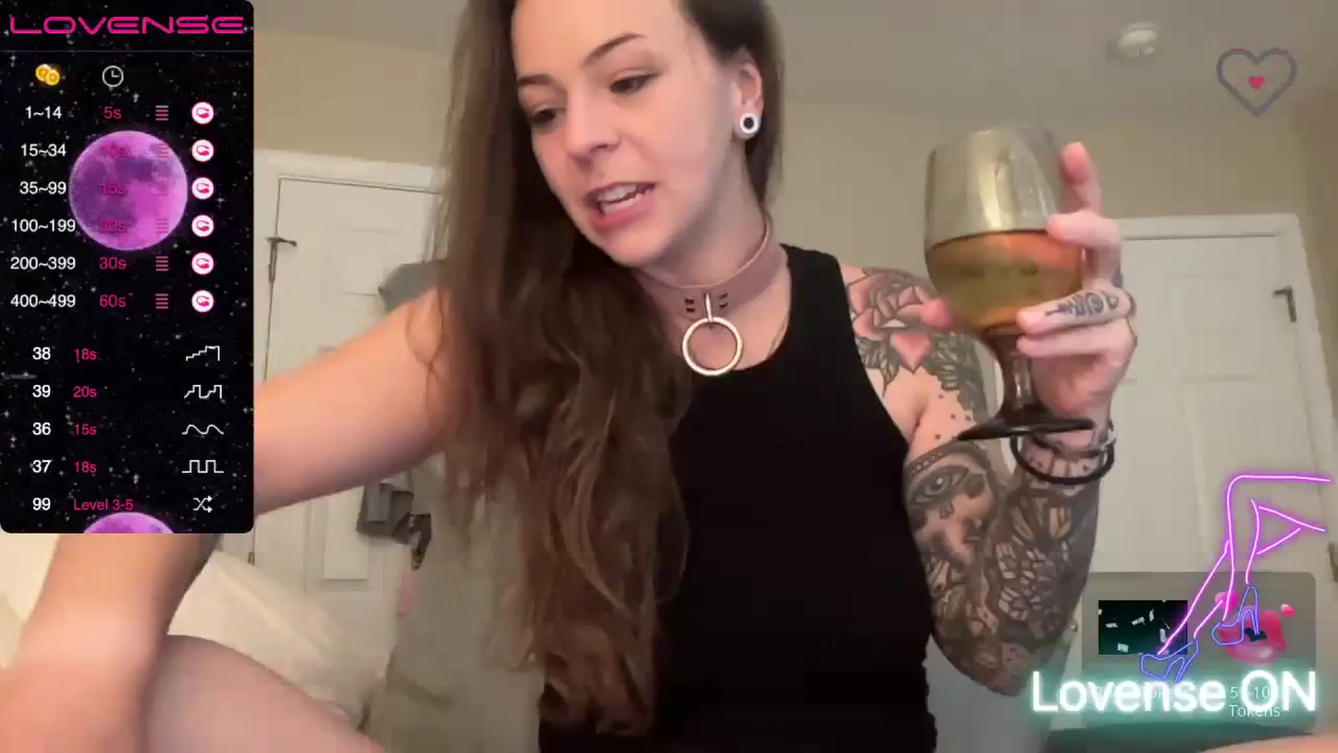 Gallery image thumbnail from Vixeyyy's myfreecams stream on, 08/08/2023, 24:04 image 1 of 20