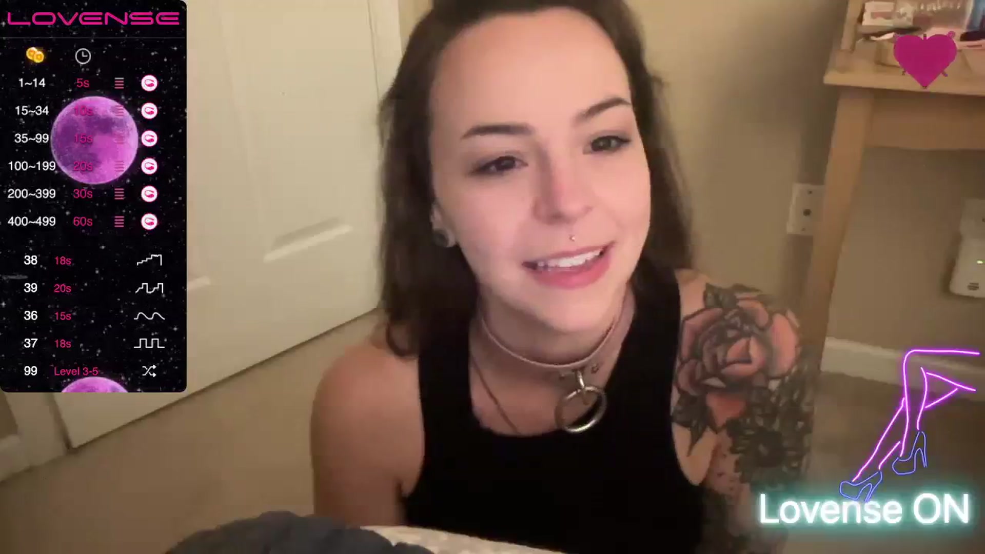 Gallery image thumbnail from Vixeyyy's myfreecams stream on, 08/08/2023, 24:04 image 13 of 20