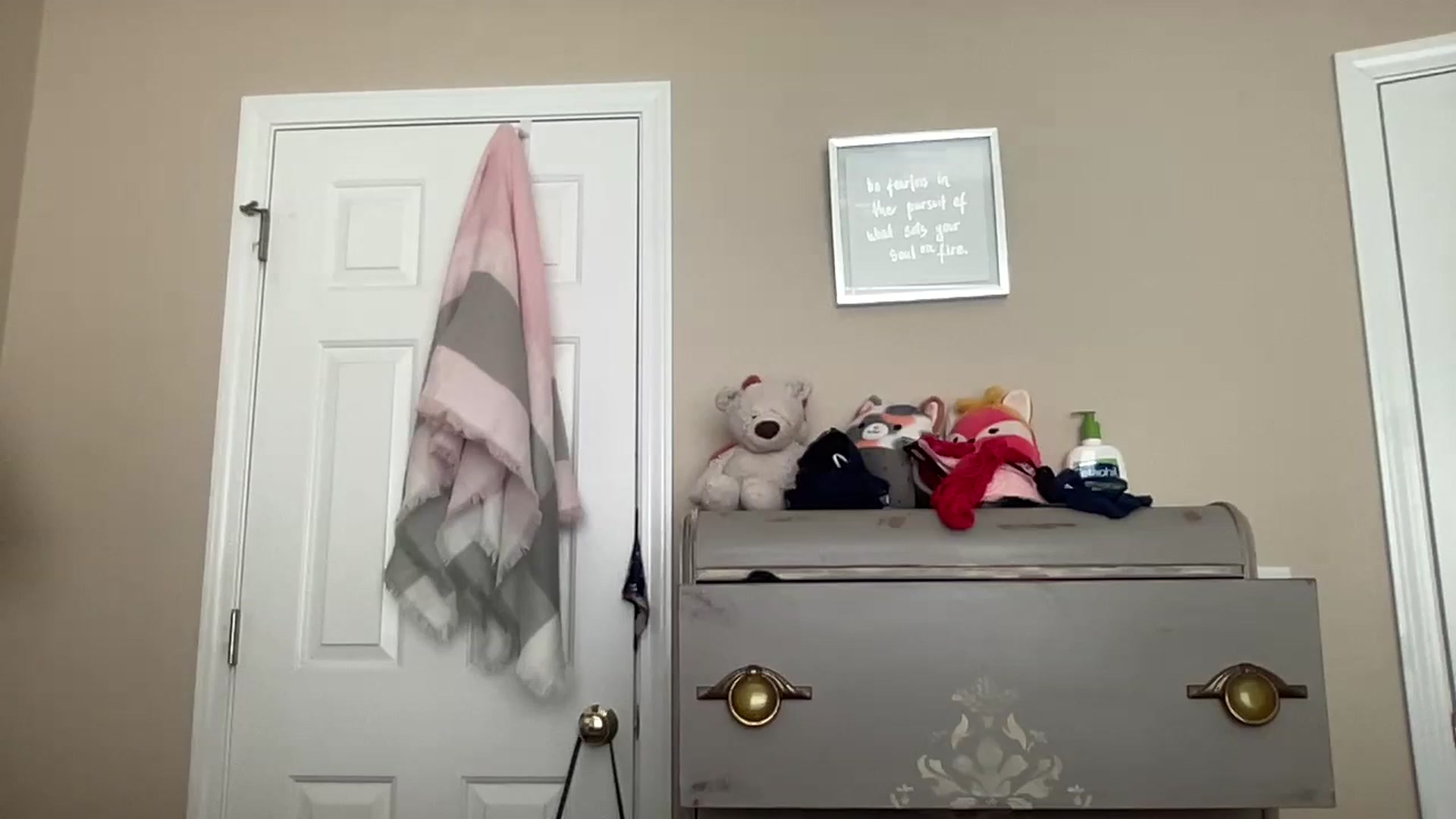 Gallery image thumbnail from Vixeyyy's myfreecams stream on, 10/05/2023, 20:09 image 4 of 20