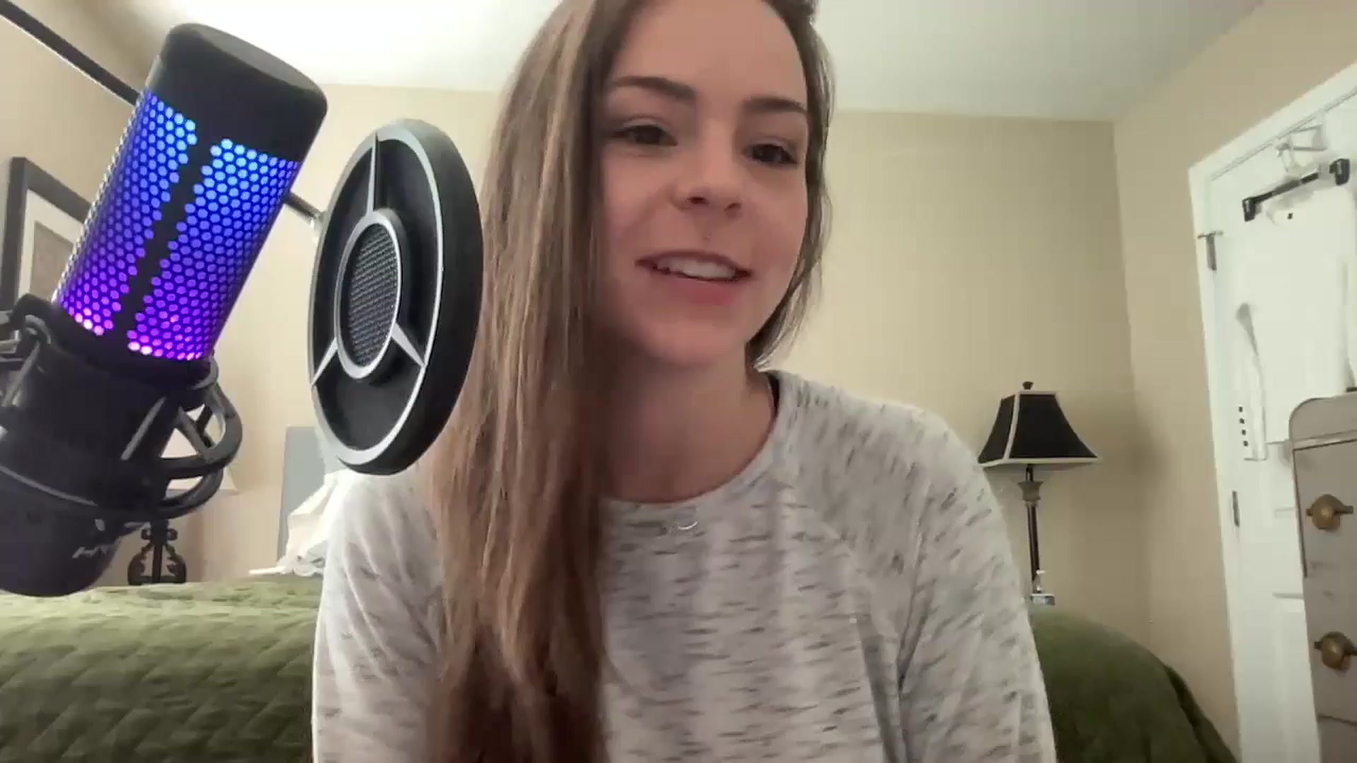 Gallery image thumbnail from Vixeyyy's myfreecams stream on, 04/17/2024, 17:36 image 1 of 20