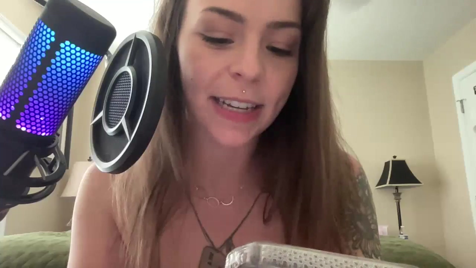 Gallery image thumbnail from Vixeyyy's myfreecams stream on, 04/17/2024, 17:36 image 20 of 20