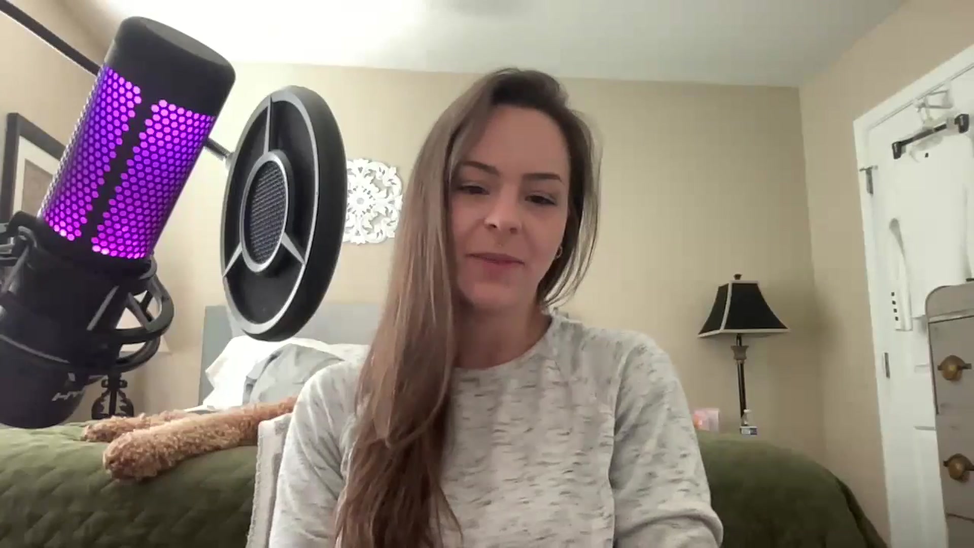 Gallery image thumbnail from Vixeyyy's myfreecams stream on, 04/17/2024, 17:36 image 6 of 20