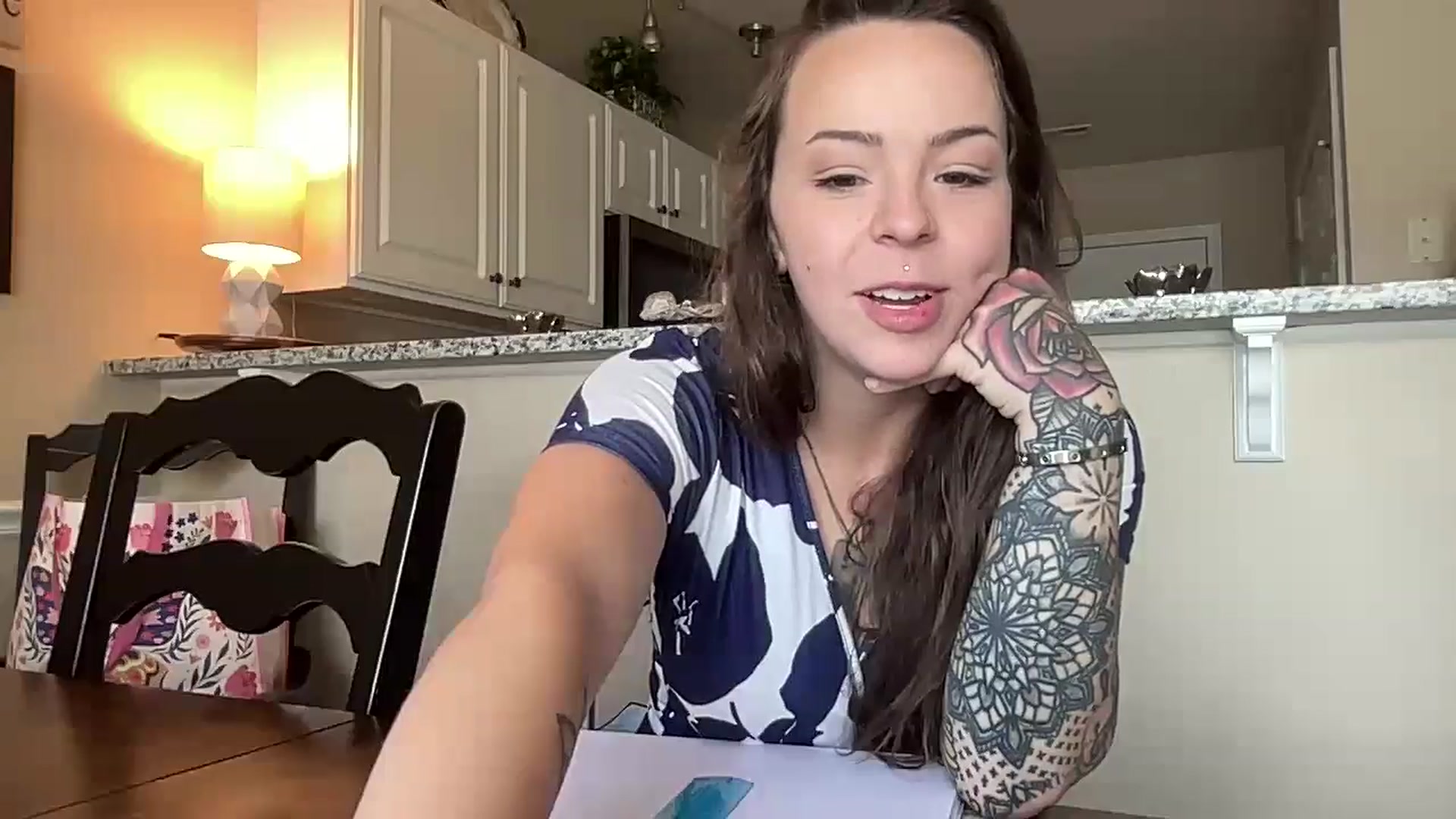 Gallery image thumbnail from Vixeyyy's myfreecams stream on, 06/30/2024, 16:31 image 5 of 20
