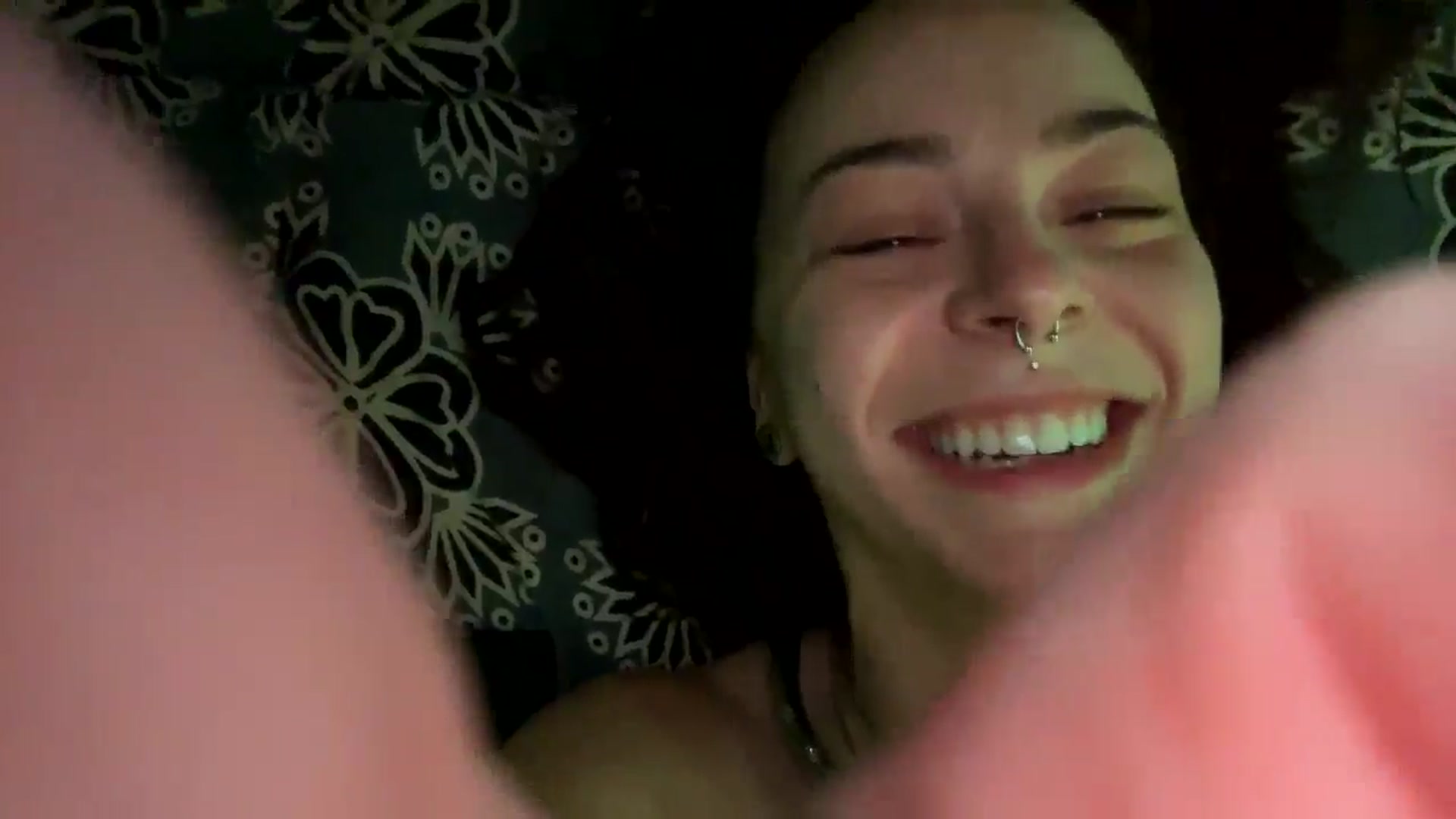Gallery image thumbnail from Vixeyyy's myfreecams stream on, 02/24/2025, 02:07 image 15 of 20