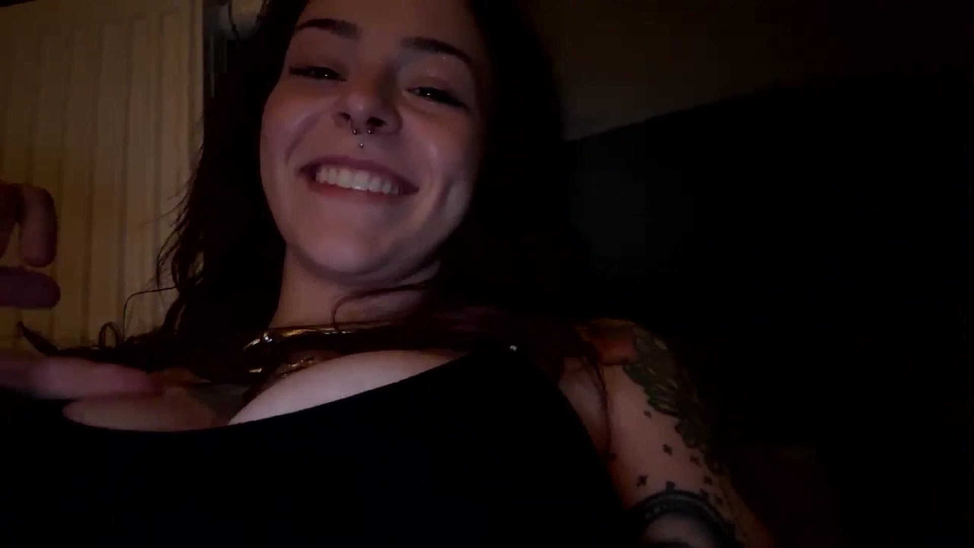 Gallery image thumbnail from Vixeyyy's myfreecams stream on, 03/10/2025, 23:49 image 2 of 20