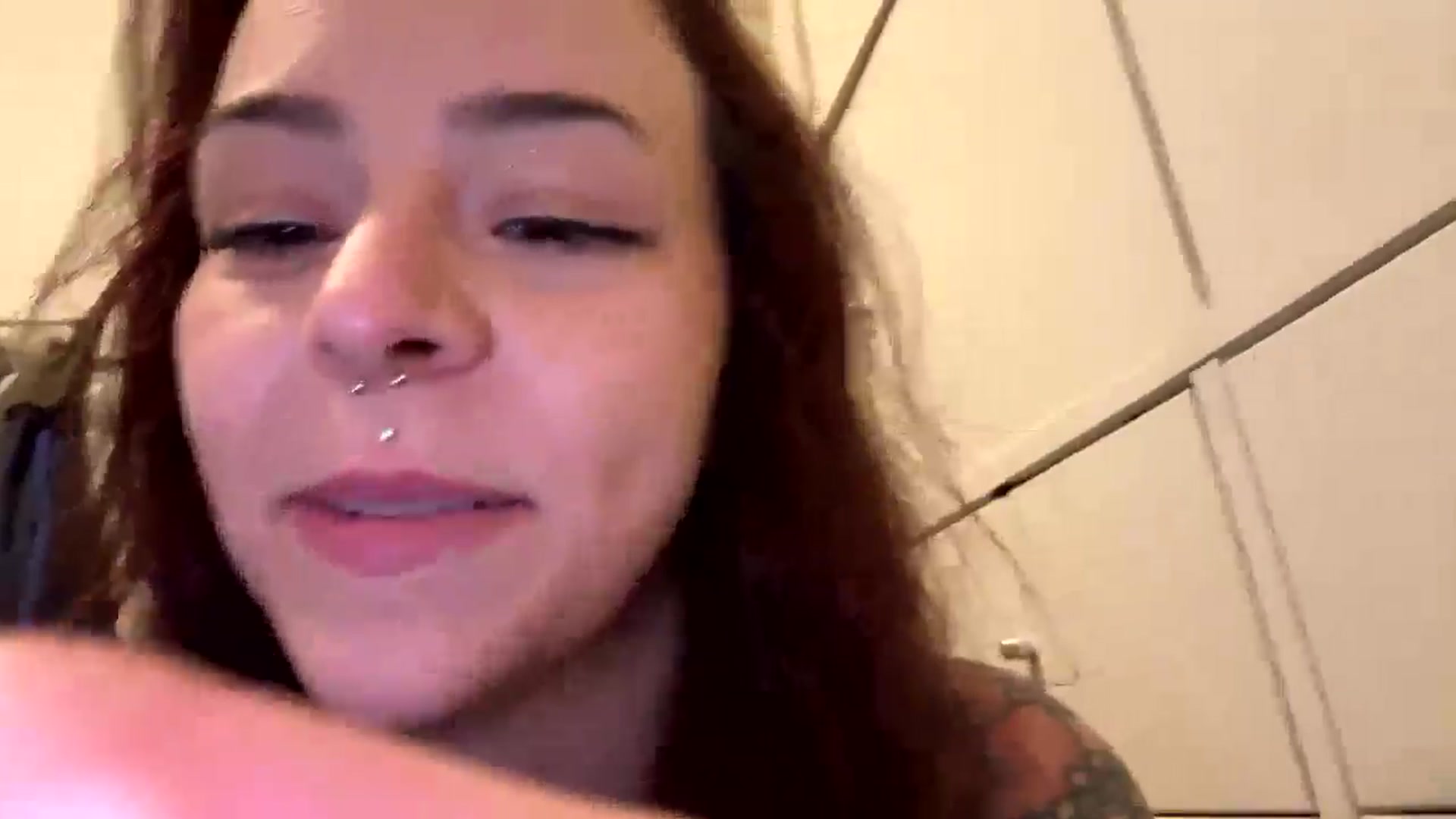 Gallery image thumbnail from Vixeyyy's myfreecams stream on, 03/10/2025, 23:49 image 13 of 20