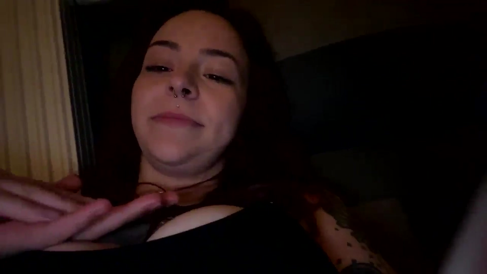 Gallery image thumbnail from Vixeyyy's myfreecams stream on, 03/10/2025, 23:49 image 4 of 20
