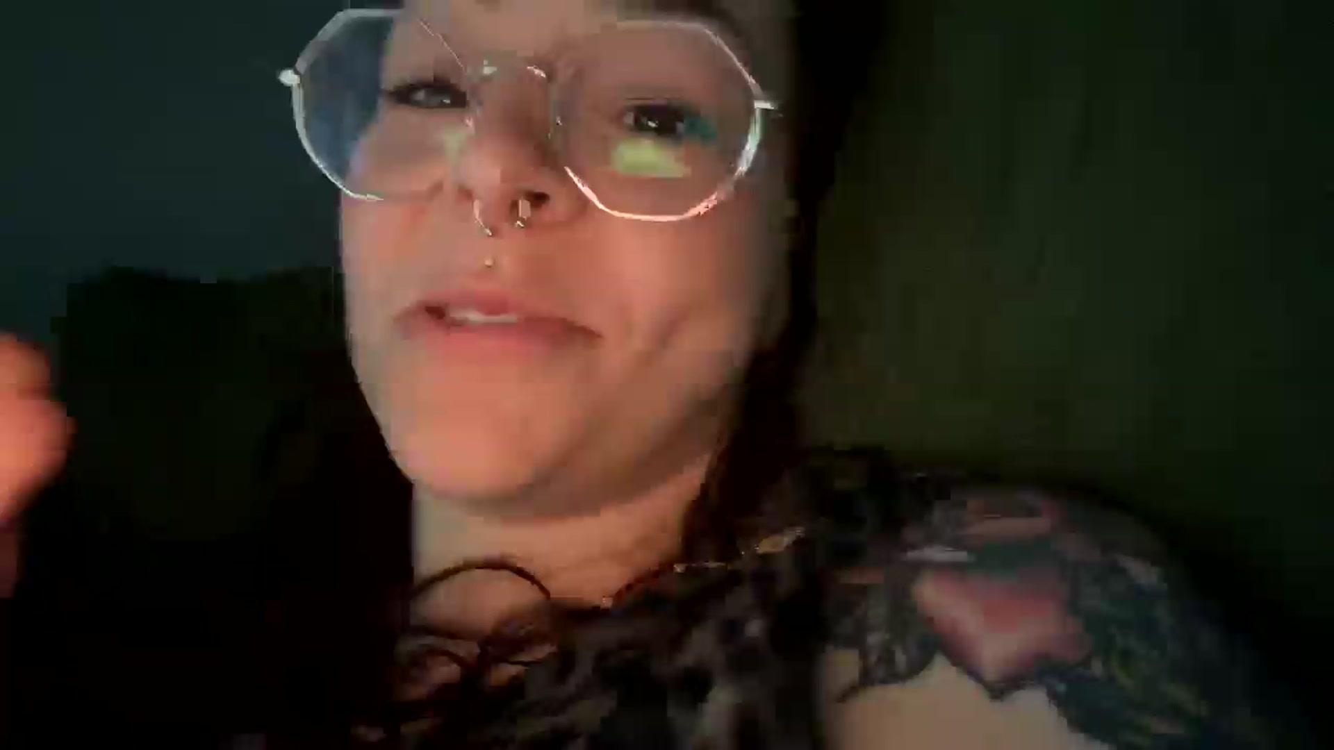Gallery image thumbnail from Vixeyyy's myfreecams stream on, 05/05/2025, 23:34 image 10 of 20