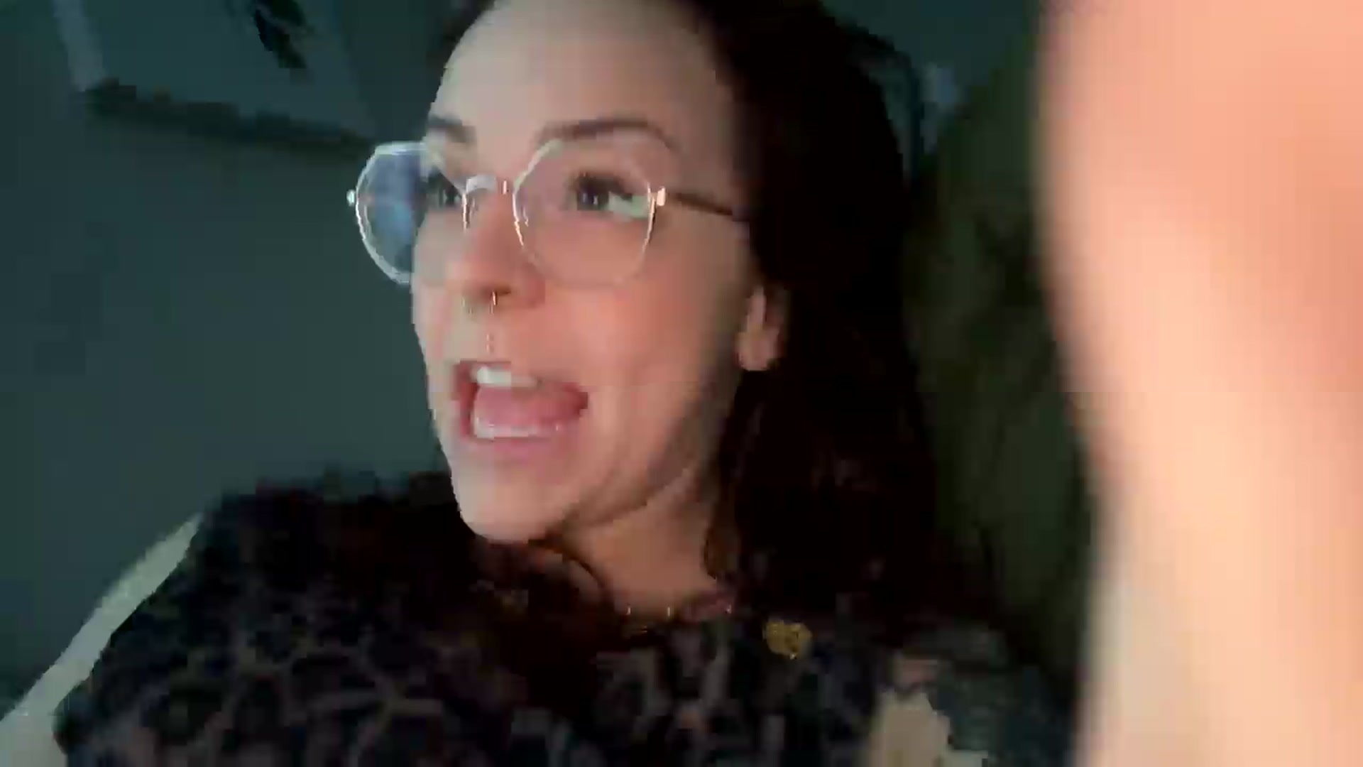 Gallery image thumbnail from Vixeyyy's myfreecams stream on, 05/05/2025, 23:34 image 18 of 20