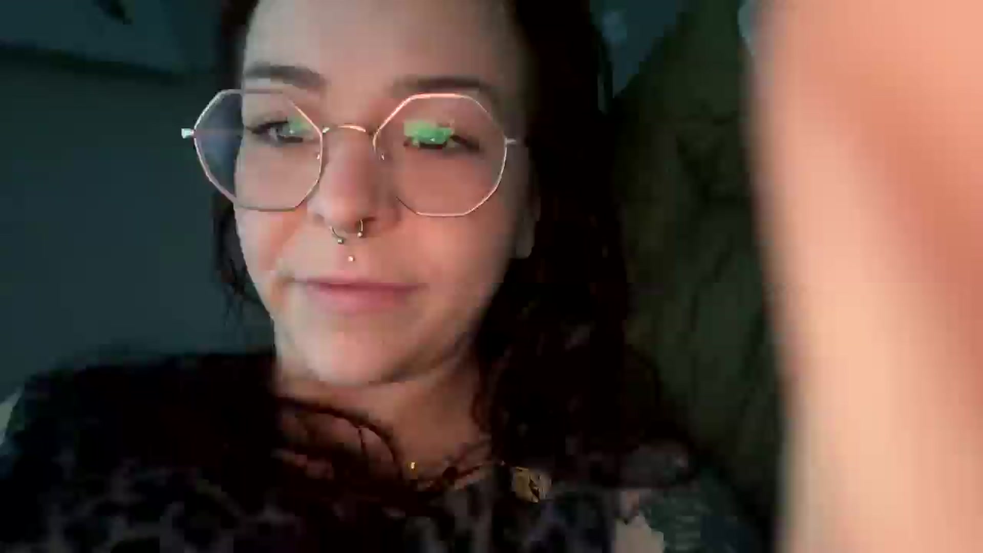Gallery image thumbnail from Vixeyyy's myfreecams stream on, 05/05/2025, 23:34 image 17 of 20