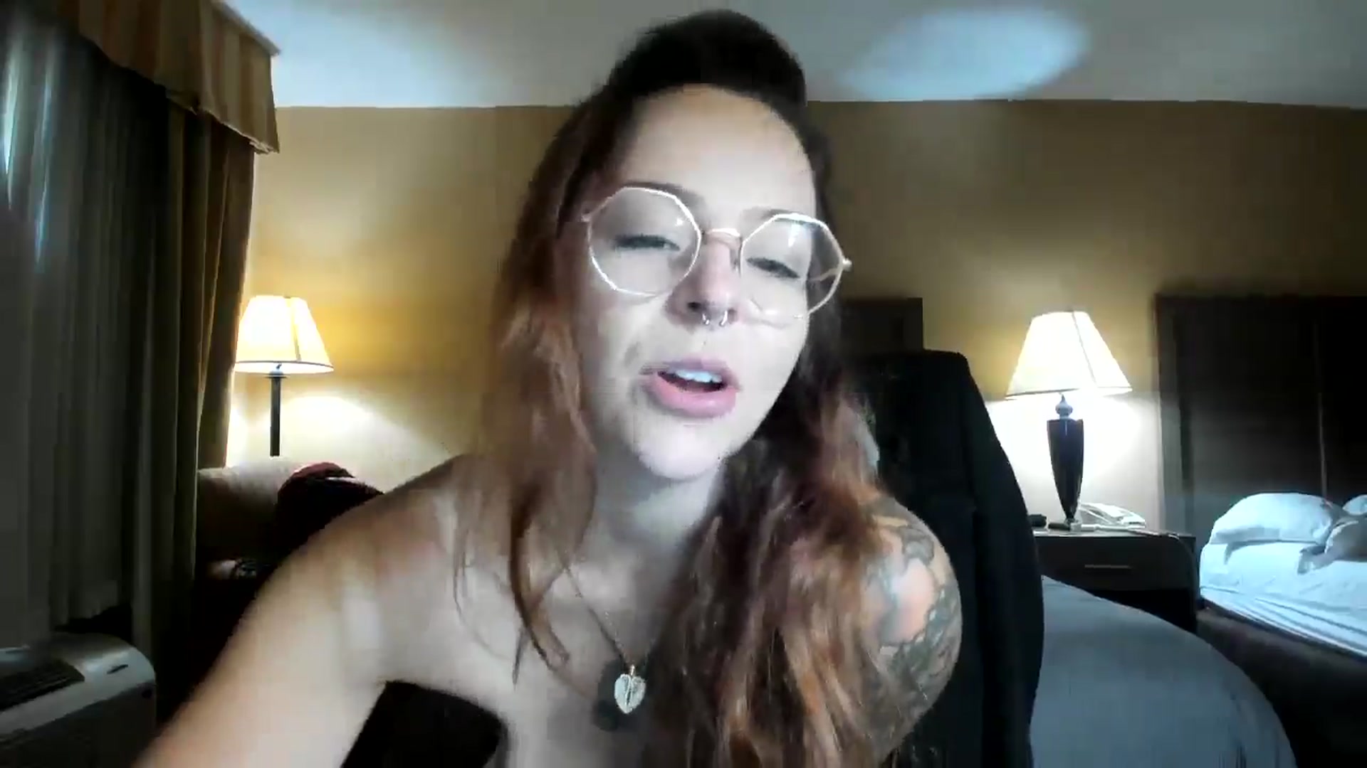 Gallery image thumbnail from Vixeyyy's myfreecams stream on, 10/03/2025, 20:10 image 8 of 20