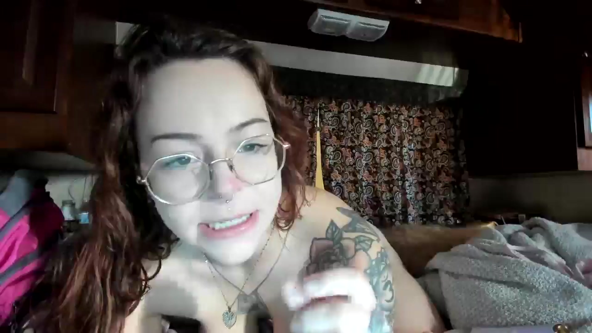 Gallery image thumbnail from Vixeyyy's myfreecams stream on, 12/19/2025, 19:15 image 11 of 20